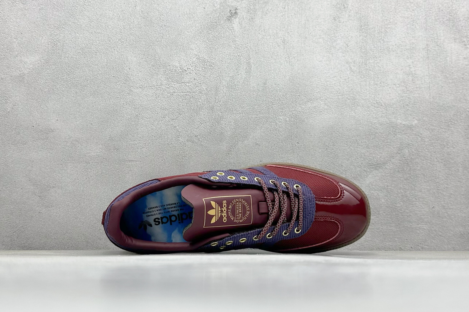 图片[3]-YH长青福利  AD Original Samba OG 复古经典轻便板鞋 带有装饰的超锁缝制和无缝的手感 柔软、柔软的皮革造型和标志性的3条纹完成了精致的外观 正规合身鞋带 鞋面上有绒面鞋垫 橡胶鞋底 享受正畸套筒软感 自50年代首次亮相以来就一直在赢得粉丝的青睐！ 货号：IH5187-选品中心