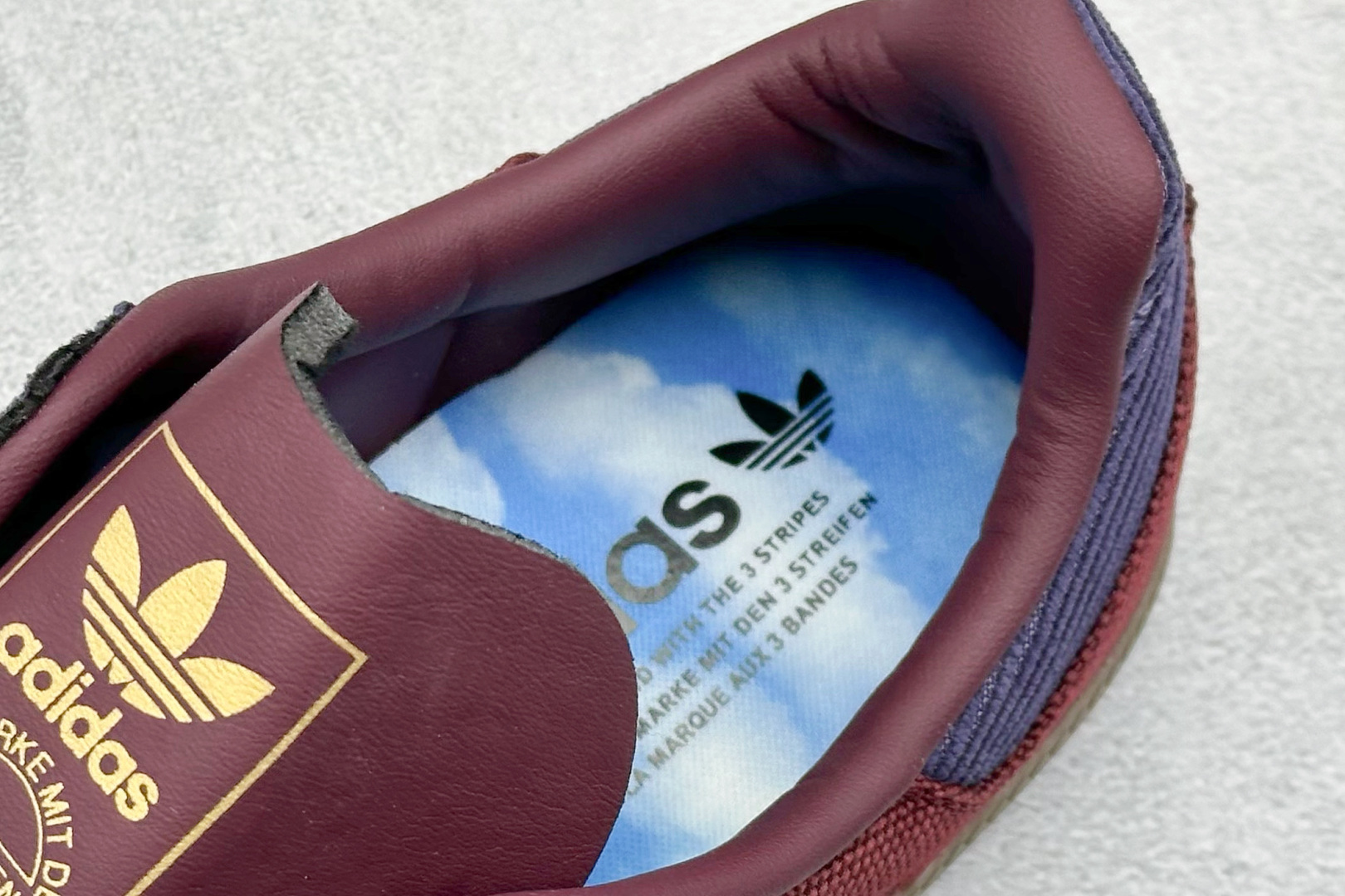 图片[8]-YH长青福利  AD Original Samba OG 复古经典轻便板鞋 带有装饰的超锁缝制和无缝的手感 柔软、柔软的皮革造型和标志性的3条纹完成了精致的外观 正规合身鞋带 鞋面上有绒面鞋垫 橡胶鞋底 享受正畸套筒软感 自50年代首次亮相以来就一直在赢得粉丝的青睐！ 货号：IH5187-选品中心