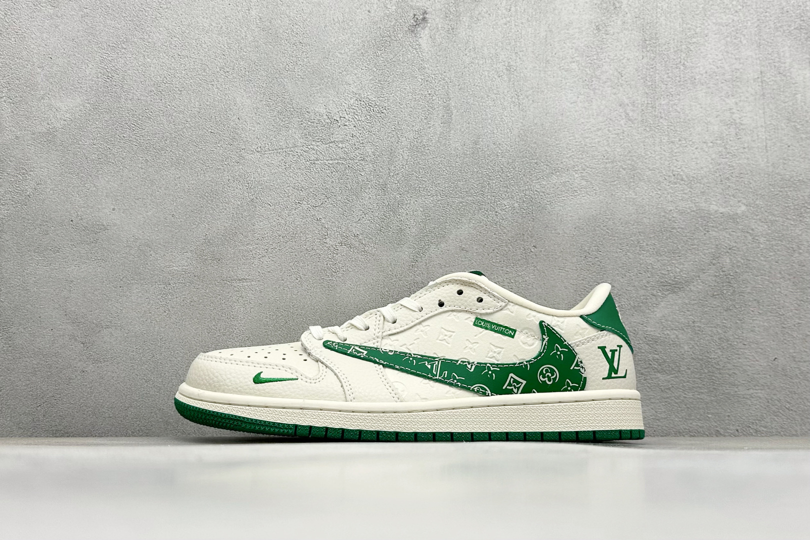 XC版Travis Scott x Nike Air Jordan 1 Low x Louis Vuitton Air Jordan 1 Low 反转白绿满印倒钩  XS2025-064