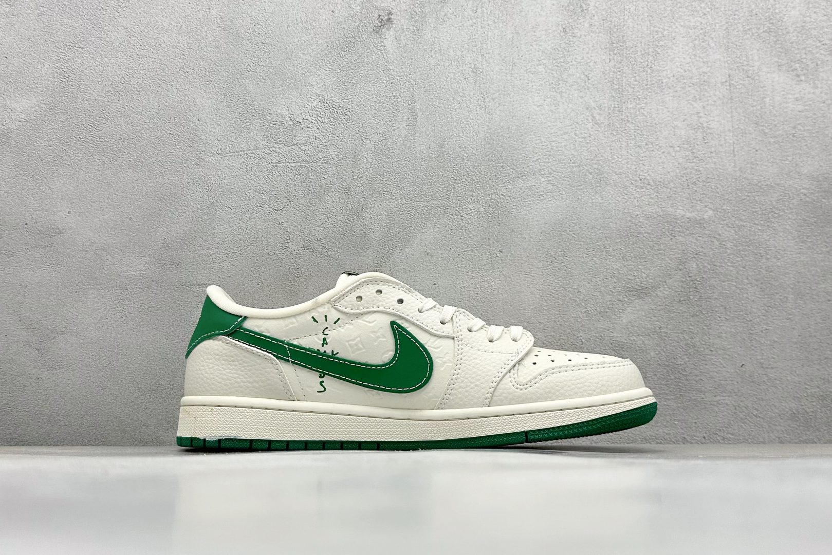XC版Travis Scott x Nike Air Jordan 1 Low x Louis Vuitton Air Jordan 1 Low 反转白绿满印倒钩  XS2025-064