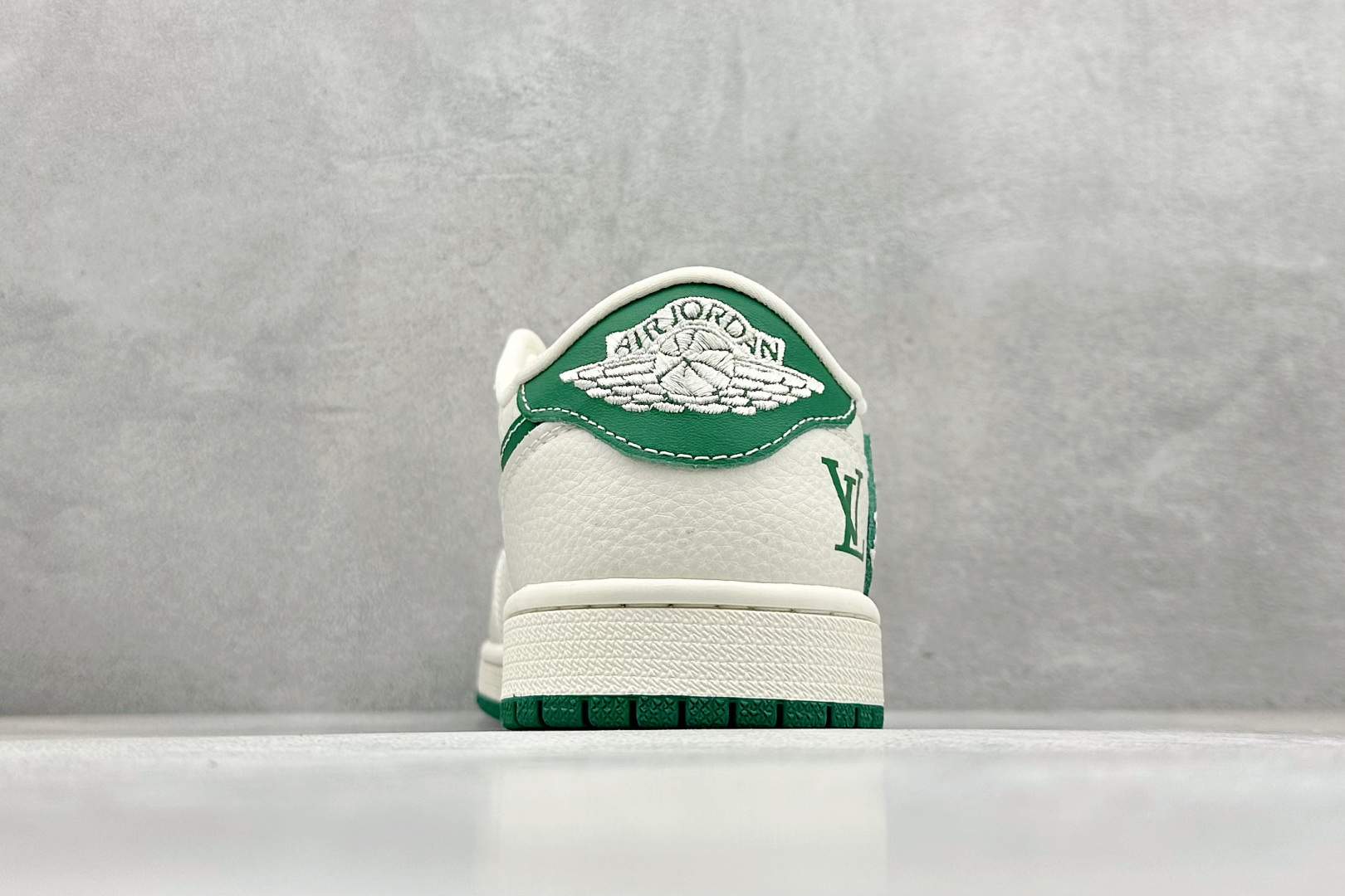 XC版Travis Scott x Nike Air Jordan 1 Low x Louis Vuitton Air Jordan 1 Low 反转白绿满印倒钩  XS2025-064