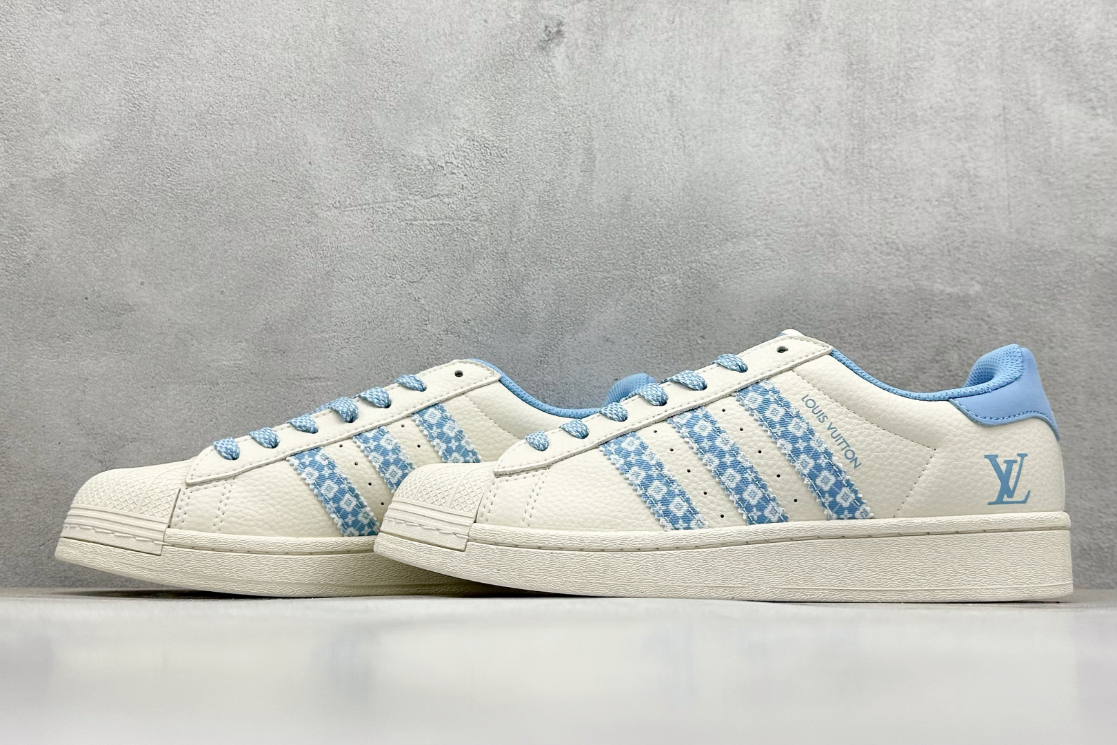 AD Originals Superstar x Louis Vuitton 白蓝 AD8014
