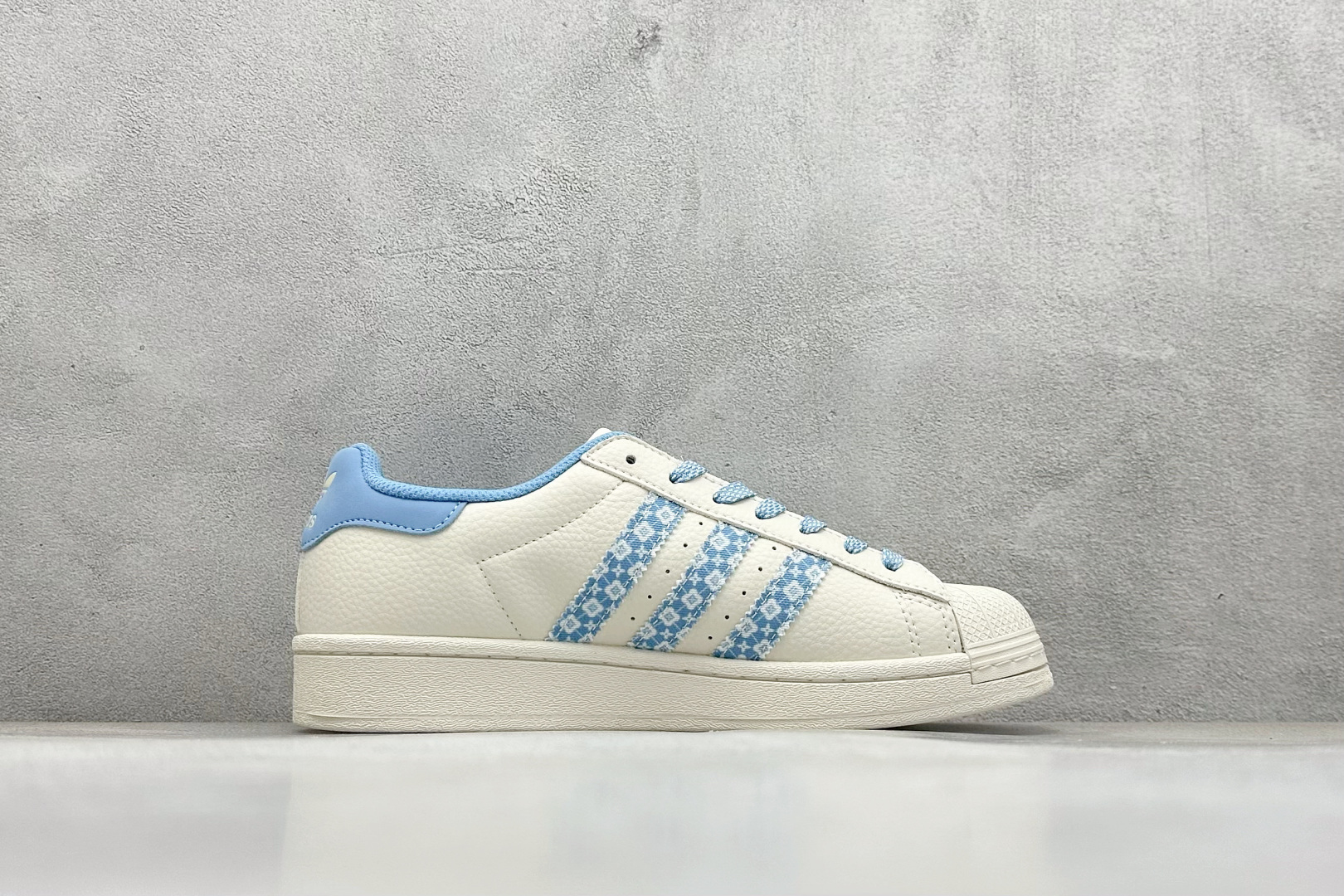 AD Originals Superstar x Louis Vuitton 白蓝 AD8014