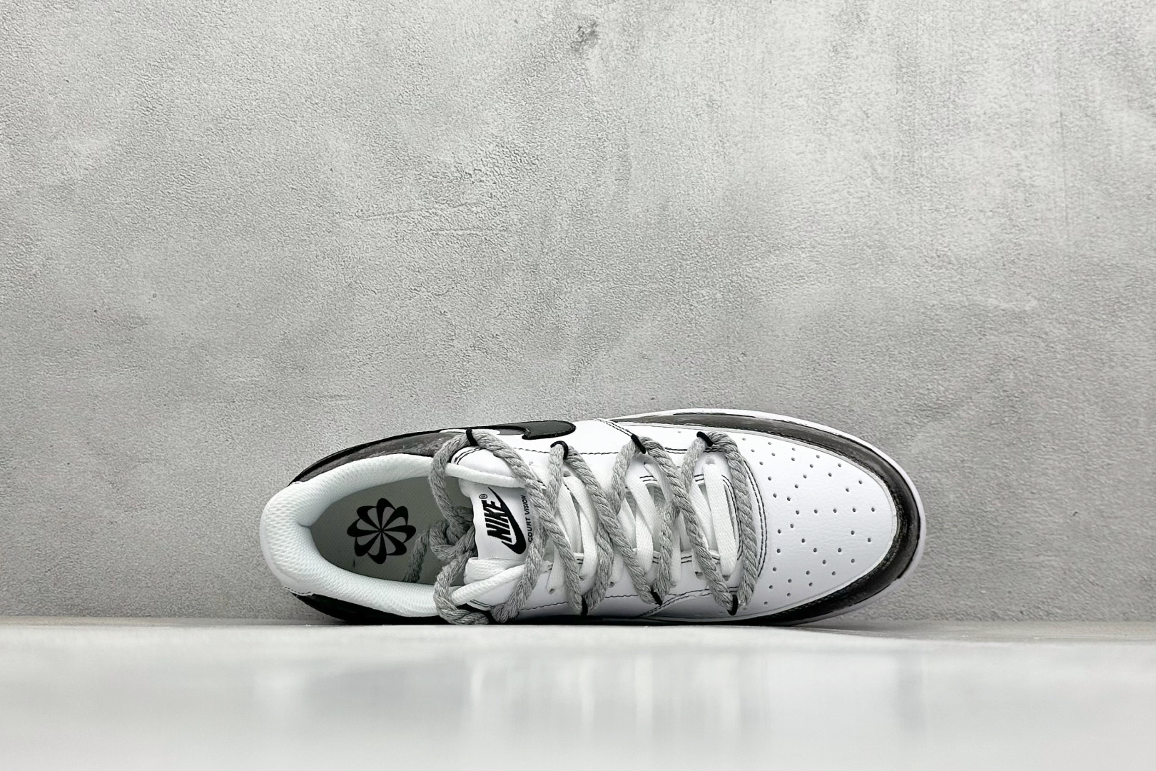 图片[3]-Nike Court Vision Low 绑带手绘涂鸦 休闲运动板鞋 低帮百搭透气休闲运动板鞋，经典耐用的设计，兼顾舒适脚感和出众风范，演绎匠心之作。结构性的支撑贴合感结合复古篮球设计，塑就场外全明星风范 货号： DH2987 101 尺码：36 36.5 37.5 38 38.5 39 40 40.5 41 42 42.5 43 44 44.5 45-选品中心