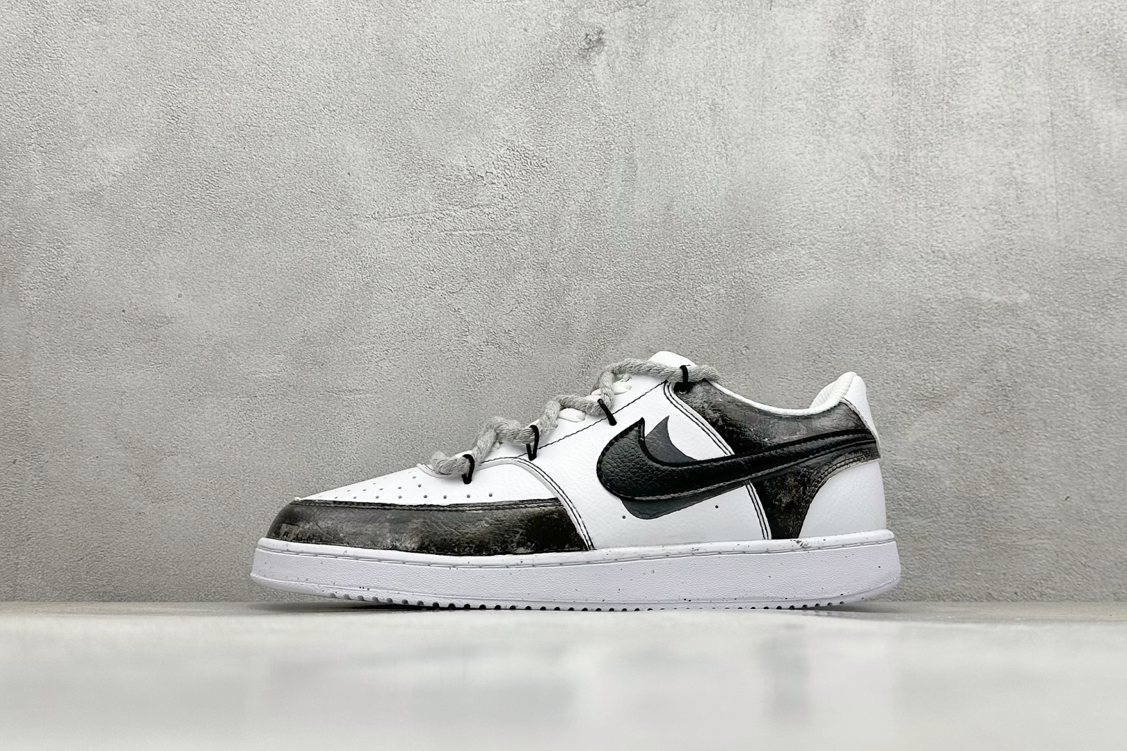 Nike Court Vision Low 绑带手绘涂鸦 休闲运动板鞋 低帮百搭透气休闲运动板鞋,经典耐用的设计,兼顾舒适脚感和出众风范,演绎匠心之作。结构性的支撑贴合感结合复古篮球设计,塑就场外全明星风范 货号: DH2987 101 尺码:36 36.5 37.5 38 38.5 39 40 40.5 41 42 42.5 43 44 44.5 45-选品中心