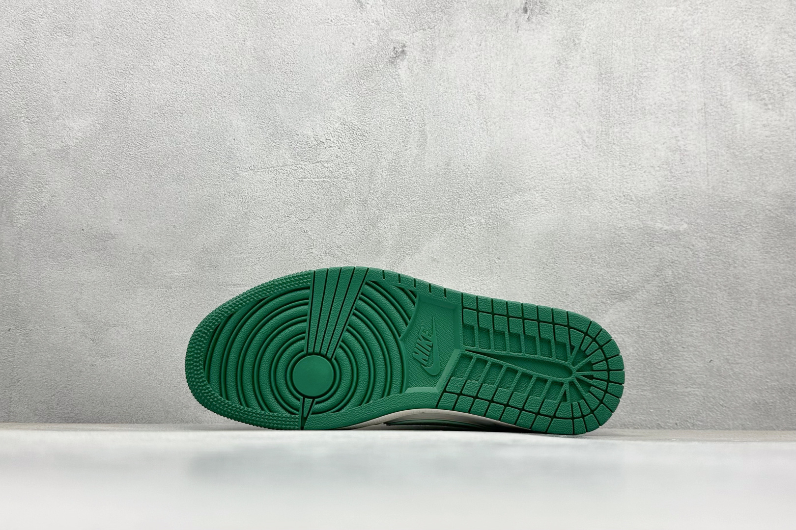 Travis Scott x Nike Air Jordan 1 Low x Louis Vuitton Air Jordan 1 Low 反转薄荷绿白小勾满天星倒钩  HS8068-039