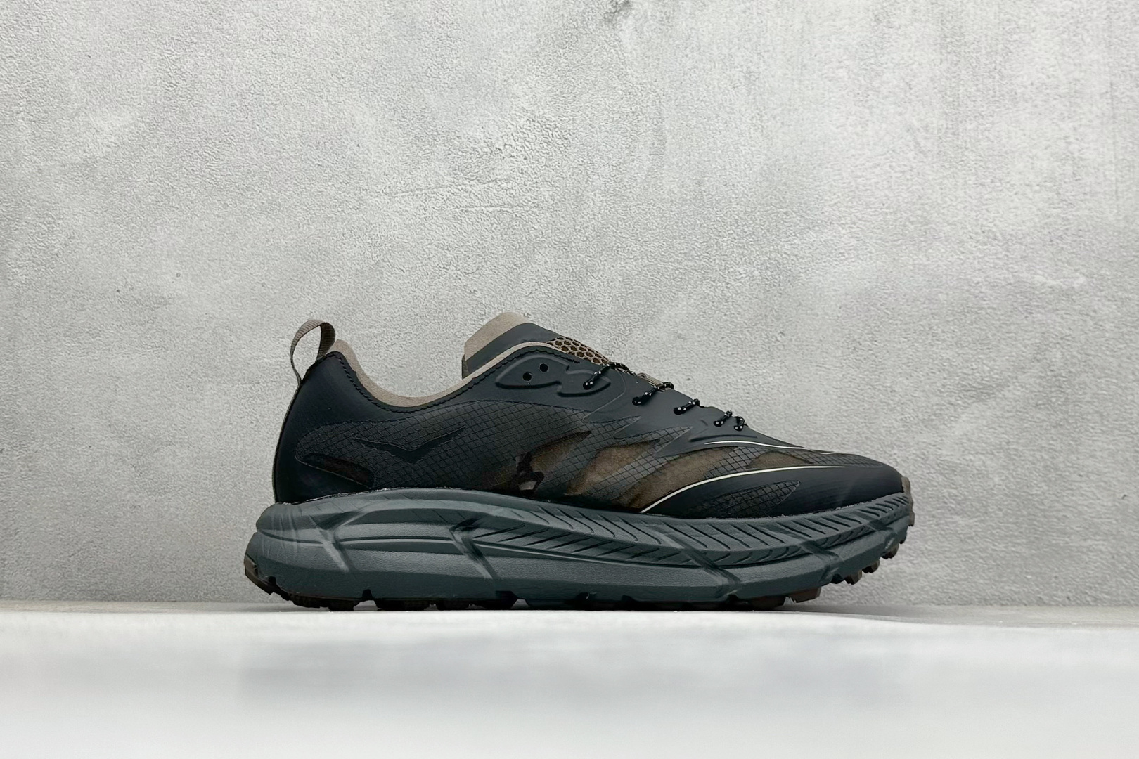  放店私
BF版Satisfy xHOKA ONE ONE Mafate Speed 4 低帮专业越野跑