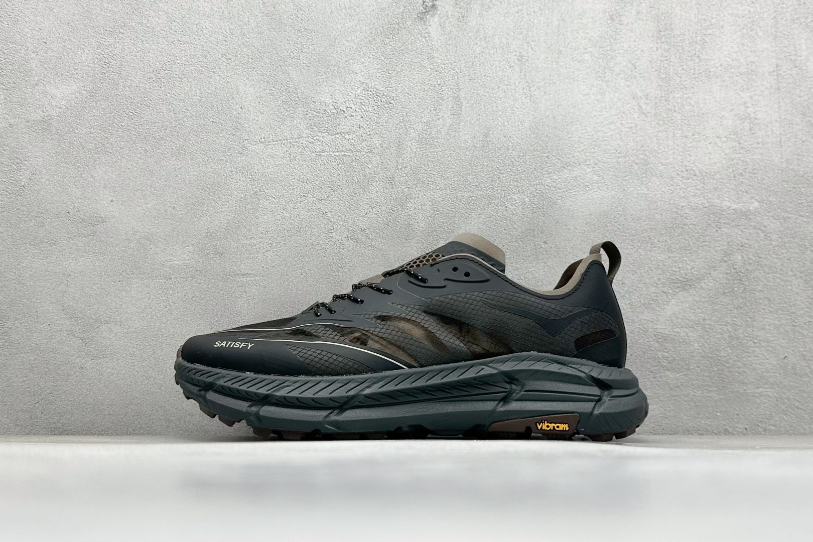  放店私
BF版Satisfy xHOKA ONE ONE Mafate Speed 4 低帮专业越野跑