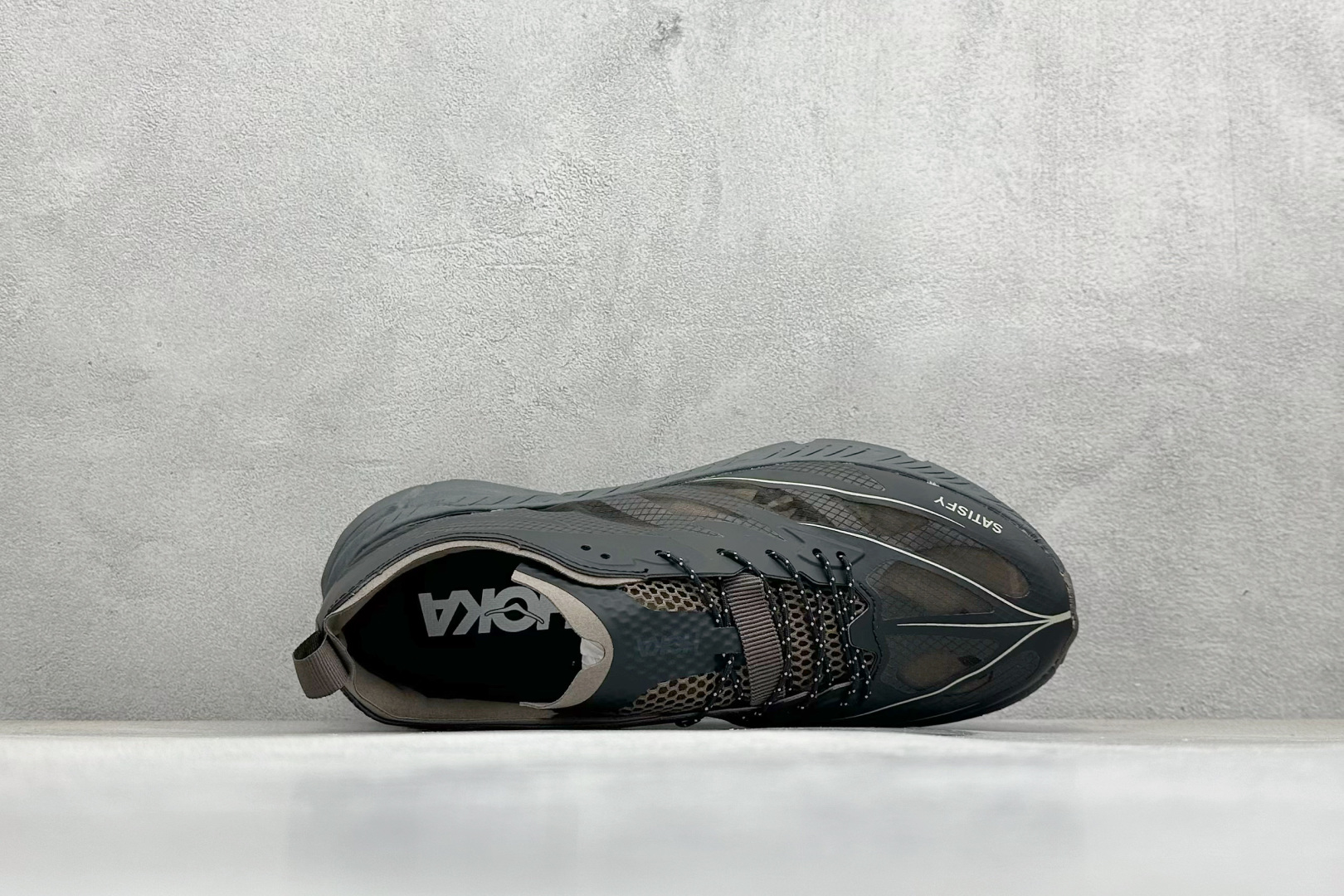  放店私
BF版Satisfy xHOKA ONE ONE Mafate Speed 4 低帮专业越野跑