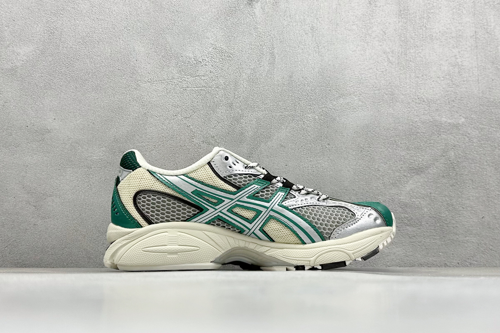 Asics Gel-Nimbus 10.1 亚瑟士复古透气休闲鞋缓震男子耐磨跑步鞋 1203A674-020