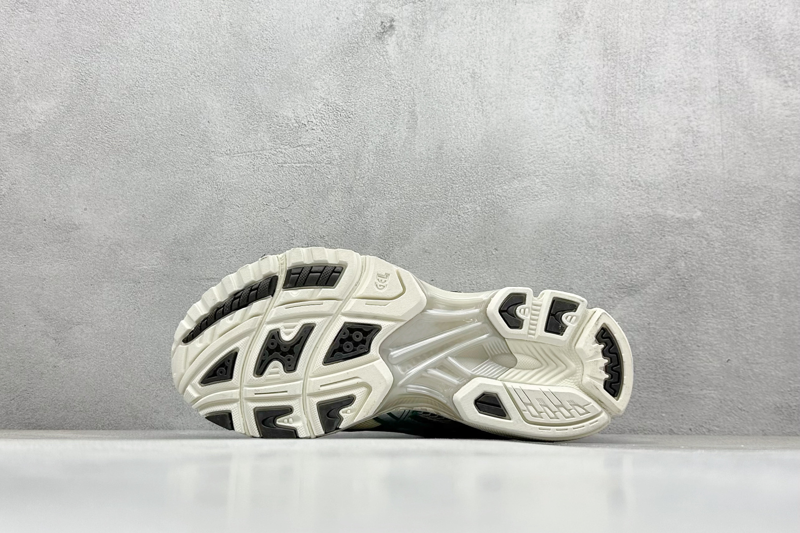 Asics Gel-Nimbus 10.1 亚瑟士复古透气休闲鞋缓震男子耐磨跑步鞋 1203A674-020