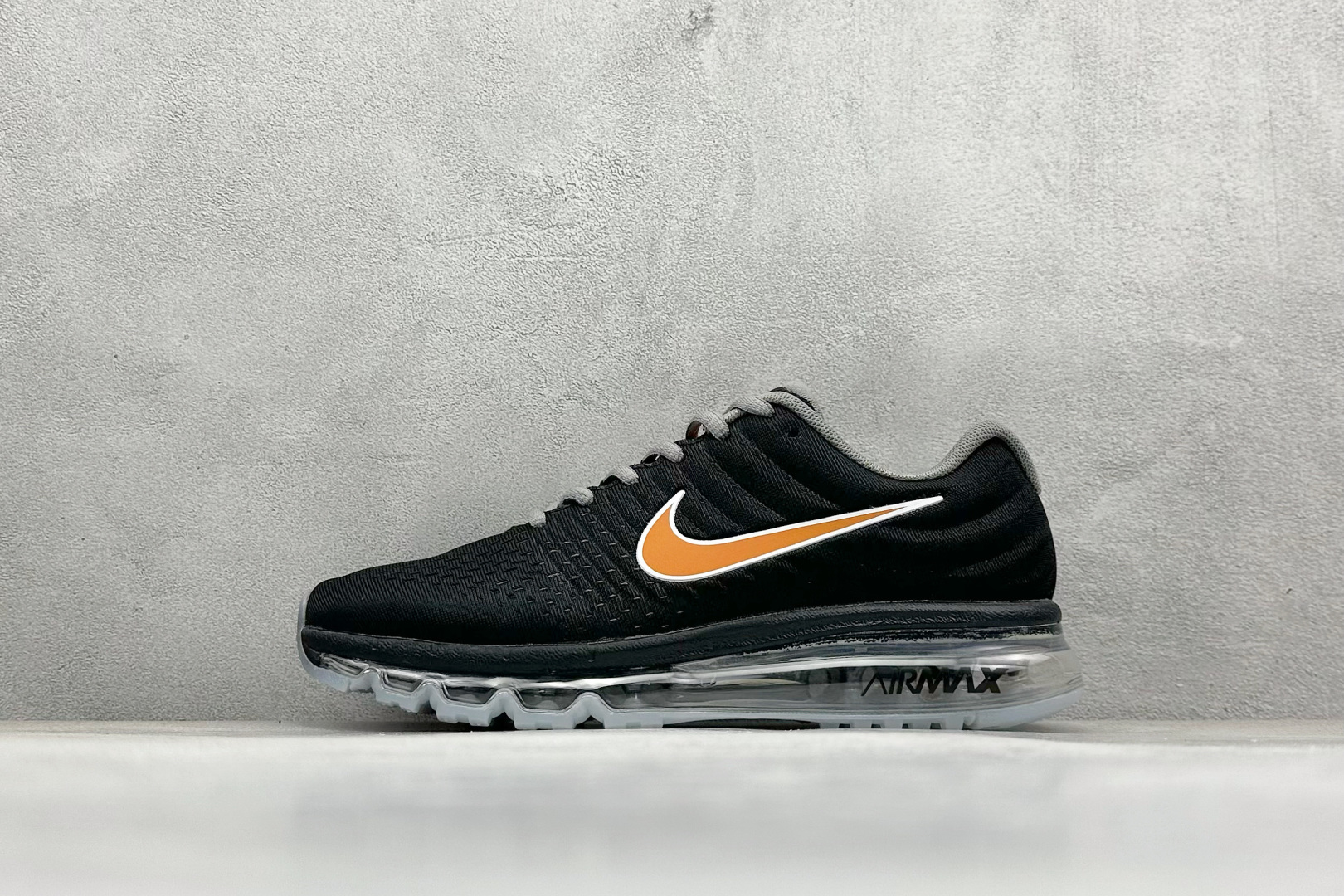 福利特价  Nike Air Max 2017 全掌气垫鞋 大厂高规格跟单货 经典再现 三层编织鞋面搭载原厂气垫 配备超厚护脚透气防臭鞋垫 自信于专柜比较 最值得信任的保真品 征服各种顾虑与比较 专享高级舒适脚感 货号：849560-008 尺码：36 36.5 37.5 38 38.5 39 40 40.5 41 42 42.5 43 44 44.5 45-选品中心
