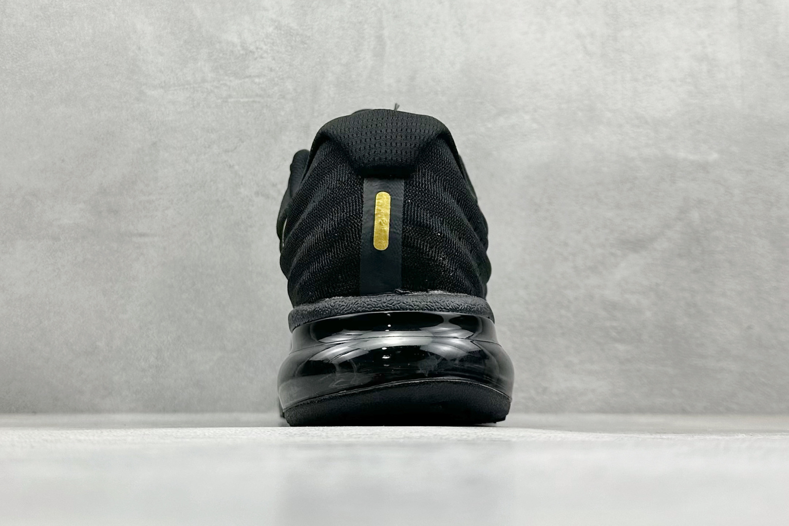 图片[6]-福利特价  Nike Air Max 2017 全掌气垫鞋 大厂高规格跟单货 经典再现 三层编织鞋面搭载原厂气垫 配备超厚护脚透气防臭鞋垫 自信于专柜比较 最值得信任的保真品 征服各种顾虑与比较 专享高级舒适脚感 货号：849560-007 尺码：36 36.5 37.5 38 38.5 39 40 40.5 41 42 42.5 43 44 44.5 45-选品中心