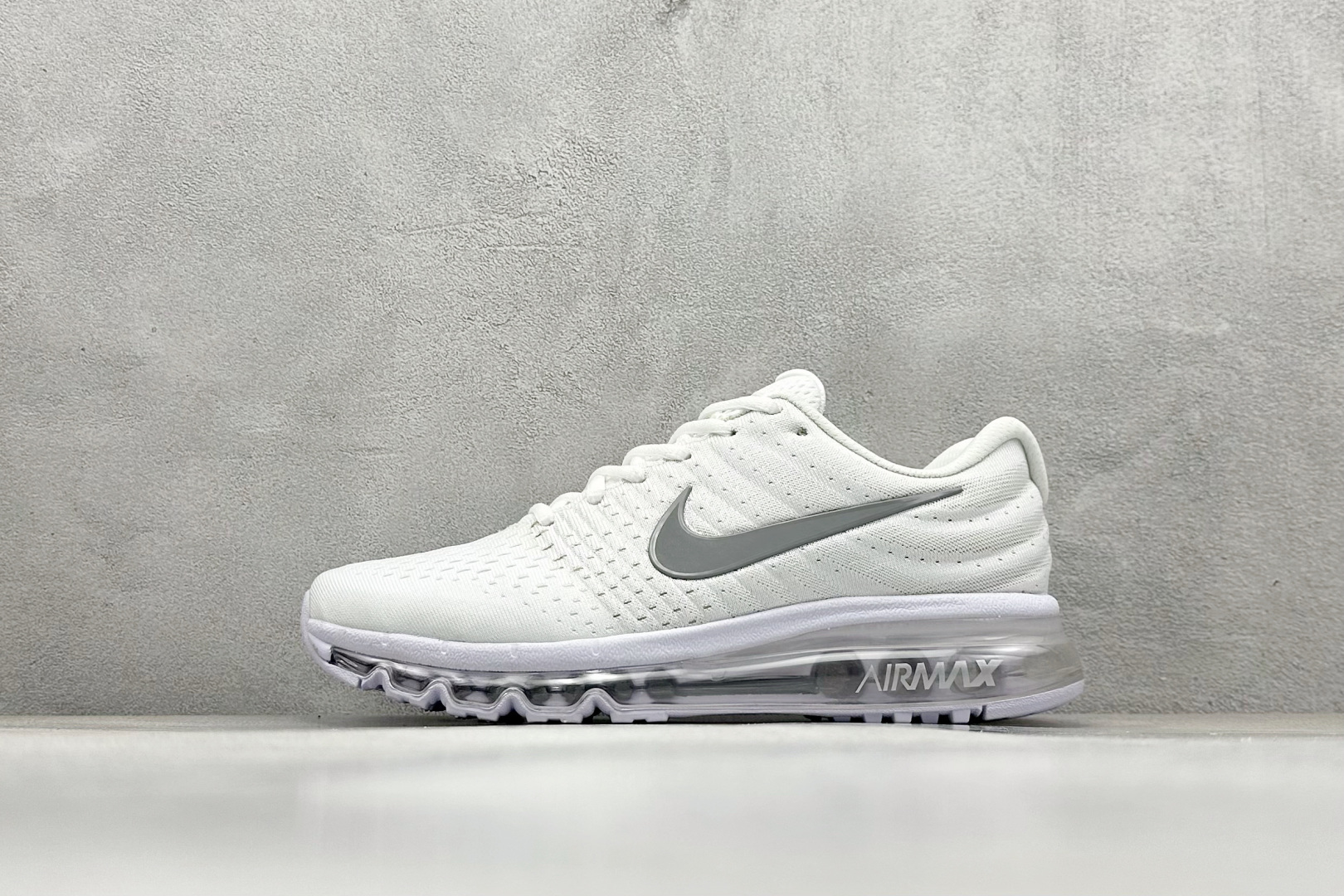 福利特价  Nike Air Max 2017 全掌气垫鞋 大厂高规格跟单货 经典再现 三层编织鞋面搭载原厂气垫 配备超厚护脚透气防臭鞋垫 自信于专柜比较 最值得信任的保真品 征服各种顾虑与比较 专享高级舒适脚感 货号：849560-009 尺码：36 36.5 37.5 38 38.5 39 40 40.5 41 42 42.5 43 44 44.5 45-选品中心