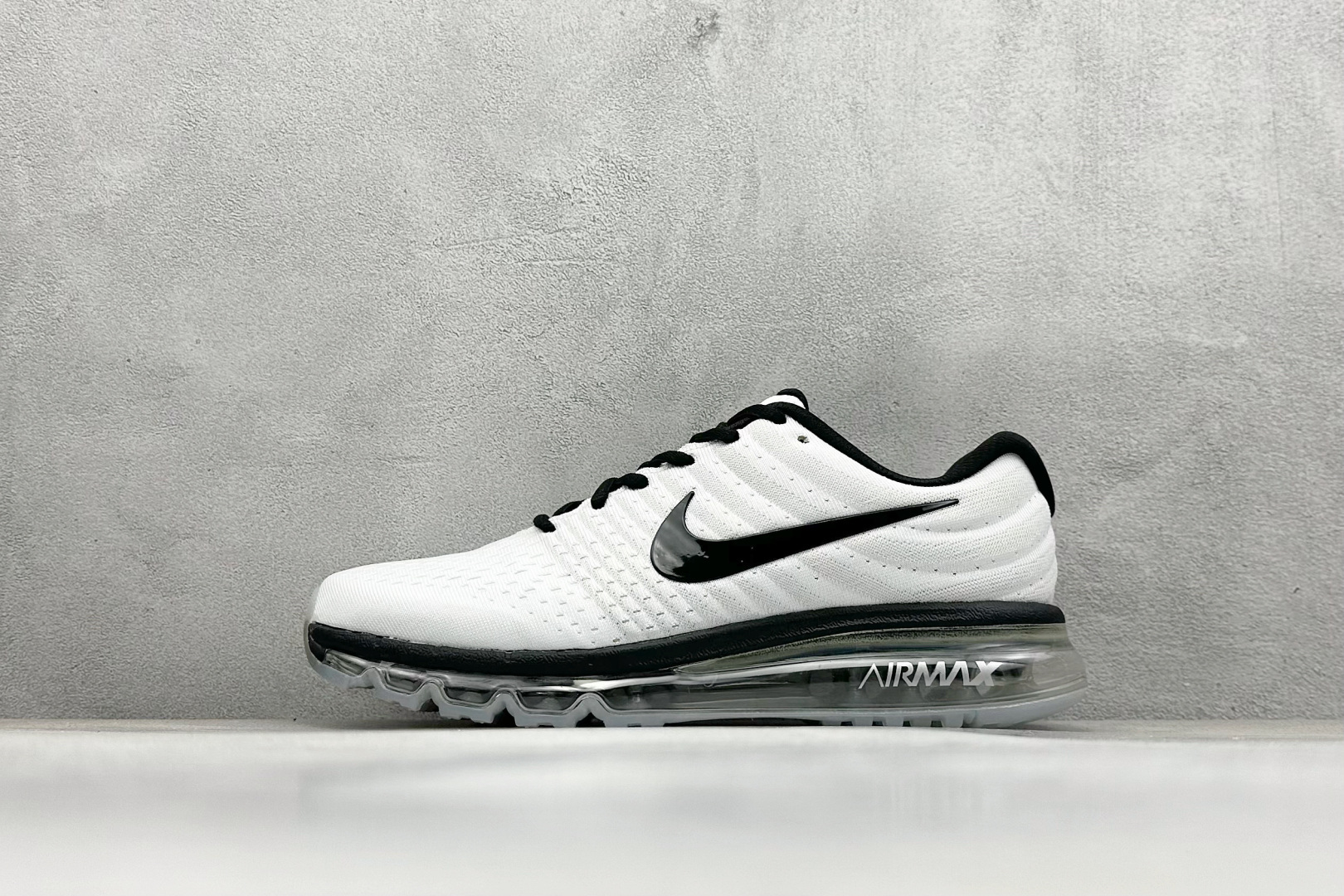 福利特价  Nike Air Max 2017 全掌气垫鞋 大厂高规格跟单货 经典再现 三层编织鞋面搭载原厂气垫 配备超厚护脚透气防臭鞋垫 自信于专柜比较 最值得信任的保真品 征服各种顾虑与比较 专享高级舒适脚感 货号：849559-105 尺码：36 36.5 37.5 38 38.5 39 40 40.5 41 42 42.5 43 44 44.5 45-选品中心