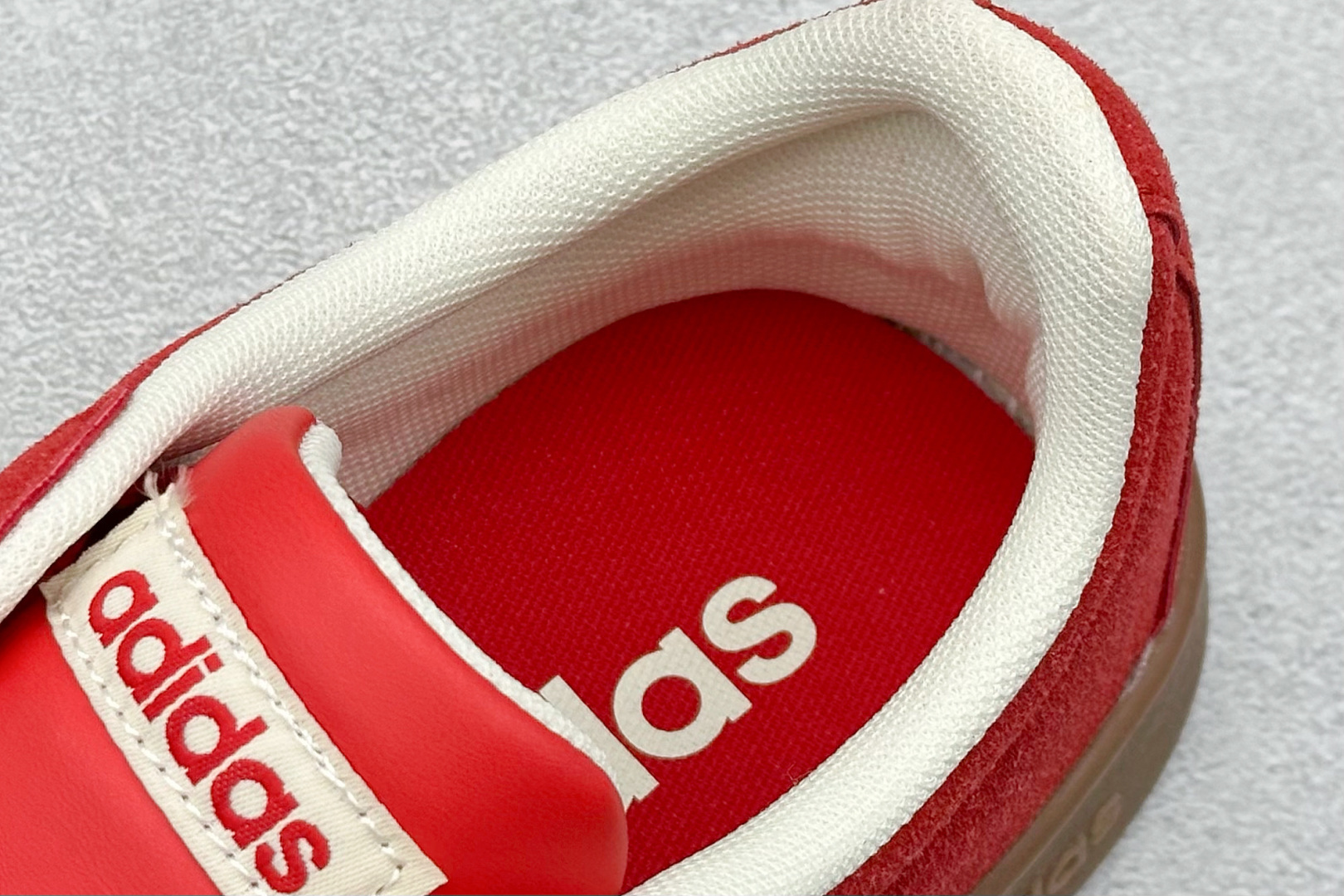 图片[8]-RA版 adidas neo VI Court CLASSIC 三叶草休闲复古运动板鞋 经典侧面三道杠和鞋舌三道杠的标示彰显其身份 承载青春情怀的板鞋 品牌辨识度清晰 货号： KK3774 尺码： 36 36.5 37 38 38.5 39 40 40.5 41 42 42.5 43 44 44.5 45-选品中心