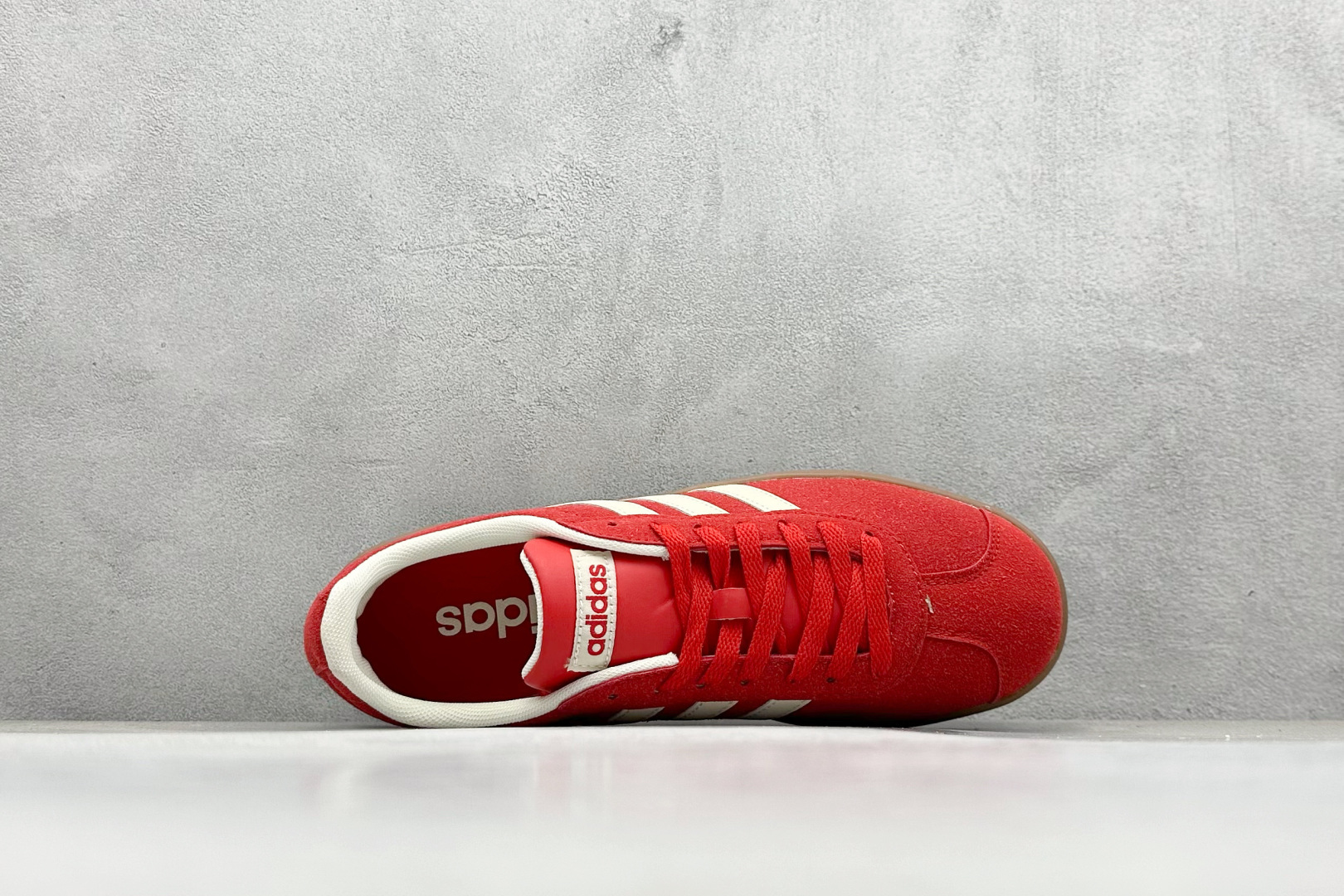 图片[3]-RA版 adidas neo VI Court CLASSIC 三叶草休闲复古运动板鞋 经典侧面三道杠和鞋舌三道杠的标示彰显其身份 承载青春情怀的板鞋 品牌辨识度清晰 货号： KK3774 尺码： 36 36.5 37 38 38.5 39 40 40.5 41 42 42.5 43 44 44.5 45-选品中心