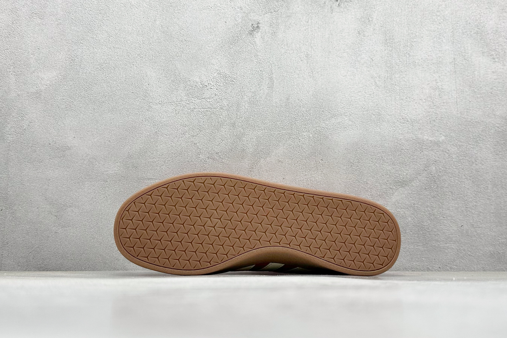 图片[4]-RA版 adidas neo VI Court CLASSIC 三叶草休闲复古运动板鞋 经典侧面三道杠和鞋舌三道杠的标示彰显其身份 承载青春情怀的板鞋 品牌辨识度清晰 货号： KK3774 尺码： 36 36.5 37 38 38.5 39 40 40.5 41 42 42.5 43 44 44.5 45-选品中心