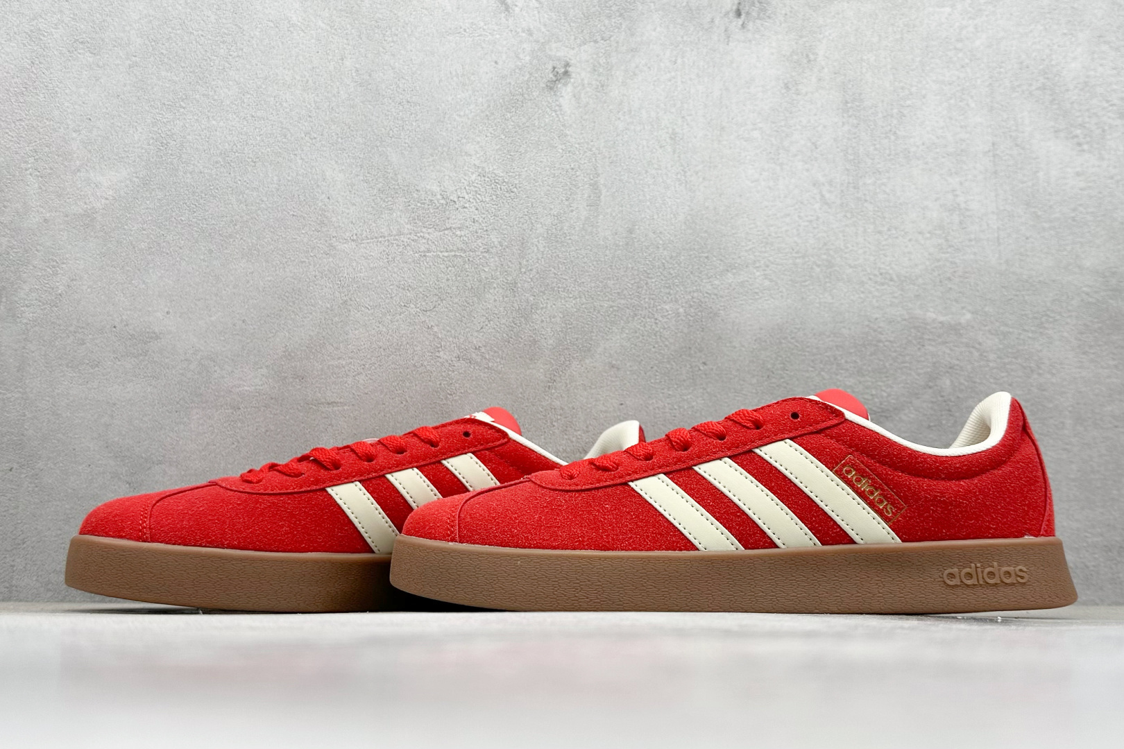 图片[5]-RA版 adidas neo VI Court CLASSIC 三叶草休闲复古运动板鞋 经典侧面三道杠和鞋舌三道杠的标示彰显其身份 承载青春情怀的板鞋 品牌辨识度清晰 货号： KK3774 尺码： 36 36.5 37 38 38.5 39 40 40.5 41 42 42.5 43 44 44.5 45-选品中心