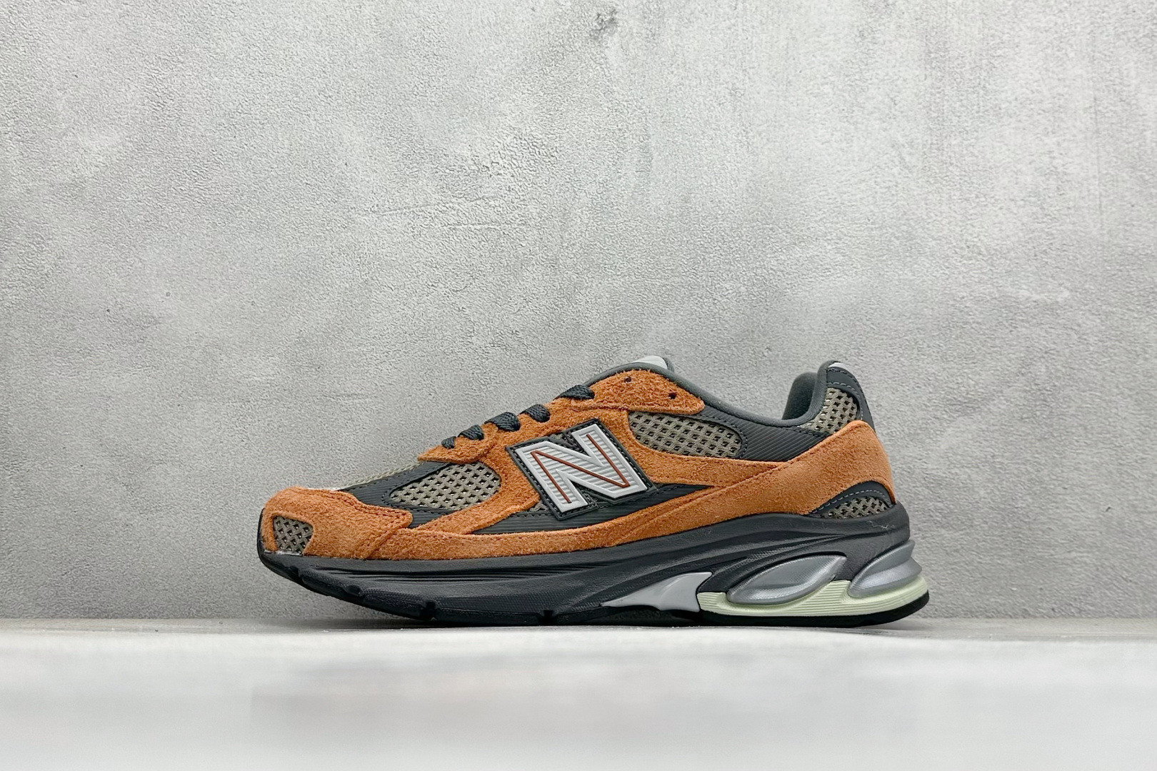 SC版New Balance 2010系列 复古休闲跑步鞋 #鞋面的柔软麂皮搭配尼龙网布，特别透气而且还复古感，不管是搭配牛仔裤还工装裤都是百搭！ 货号：U2010NB2 尺码：36 37 37.5 38 38.5 39 40 40.5 41 42 42.5 43 44 44.5 45-选品中心