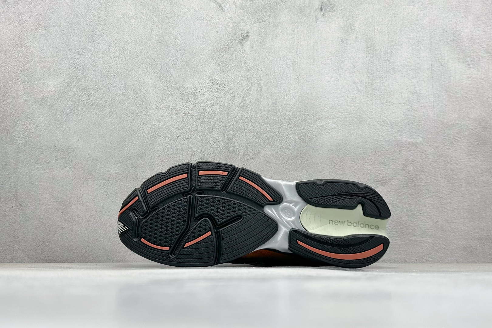 图片[4]-SC版New Balance 2010系列 复古休闲跑步鞋 #鞋面的柔软麂皮搭配尼龙网布，特别透气而且还复古感，不管是搭配牛仔裤还工装裤都是百搭！ 货号：U2010NB2 尺码：36 37 37.5 38 38.5 39 40 40.5 41 42 42.5 43 44 44.5 45-选品中心