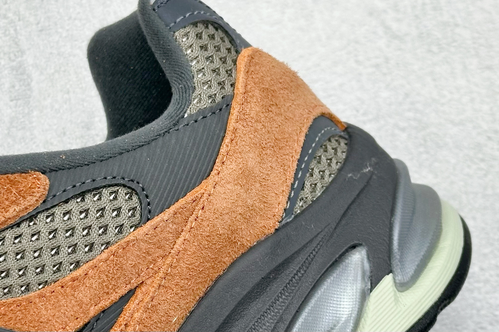 图片[9]-SC版New Balance 2010系列 复古休闲跑步鞋 #鞋面的柔软麂皮搭配尼龙网布，特别透气而且还复古感，不管是搭配牛仔裤还工装裤都是百搭！ 货号：U2010NB2 尺码：36 37 37.5 38 38.5 39 40 40.5 41 42 42.5 43 44 44.5 45-选品中心