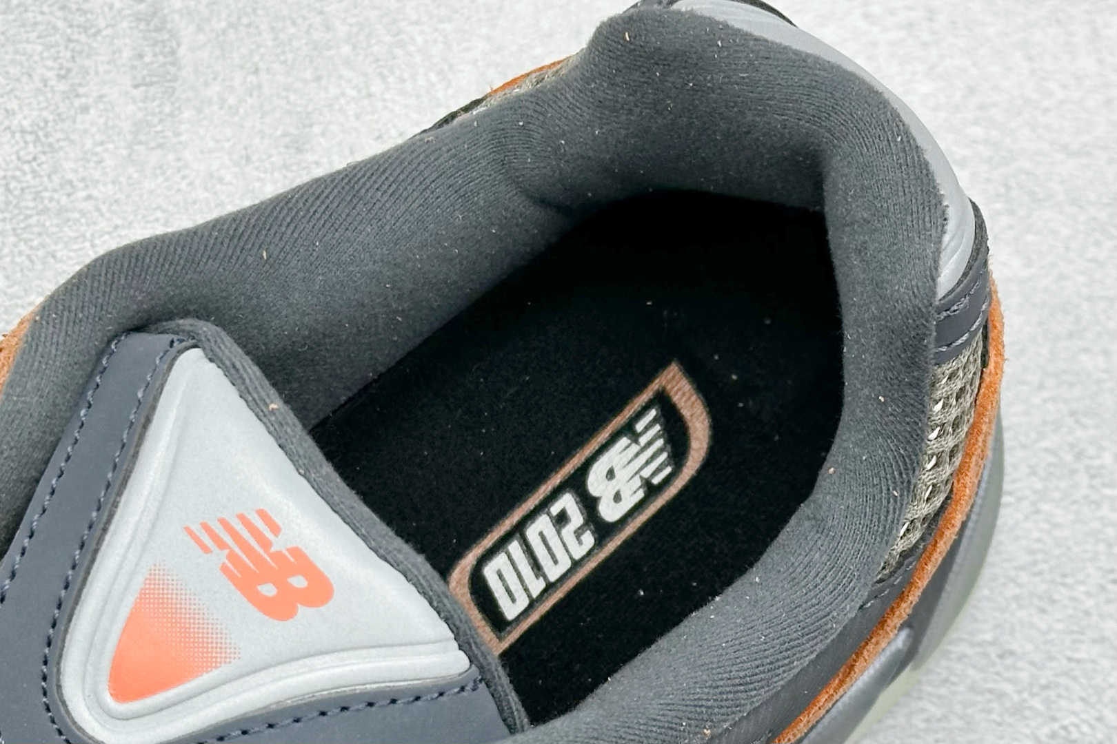 图片[8]-SC版New Balance 2010系列 复古休闲跑步鞋 #鞋面的柔软麂皮搭配尼龙网布，特别透气而且还复古感，不管是搭配牛仔裤还工装裤都是百搭！ 货号：U2010NB2 尺码：36 37 37.5 38 38.5 39 40 40.5 41 42 42.5 43 44 44.5 45-选品中心