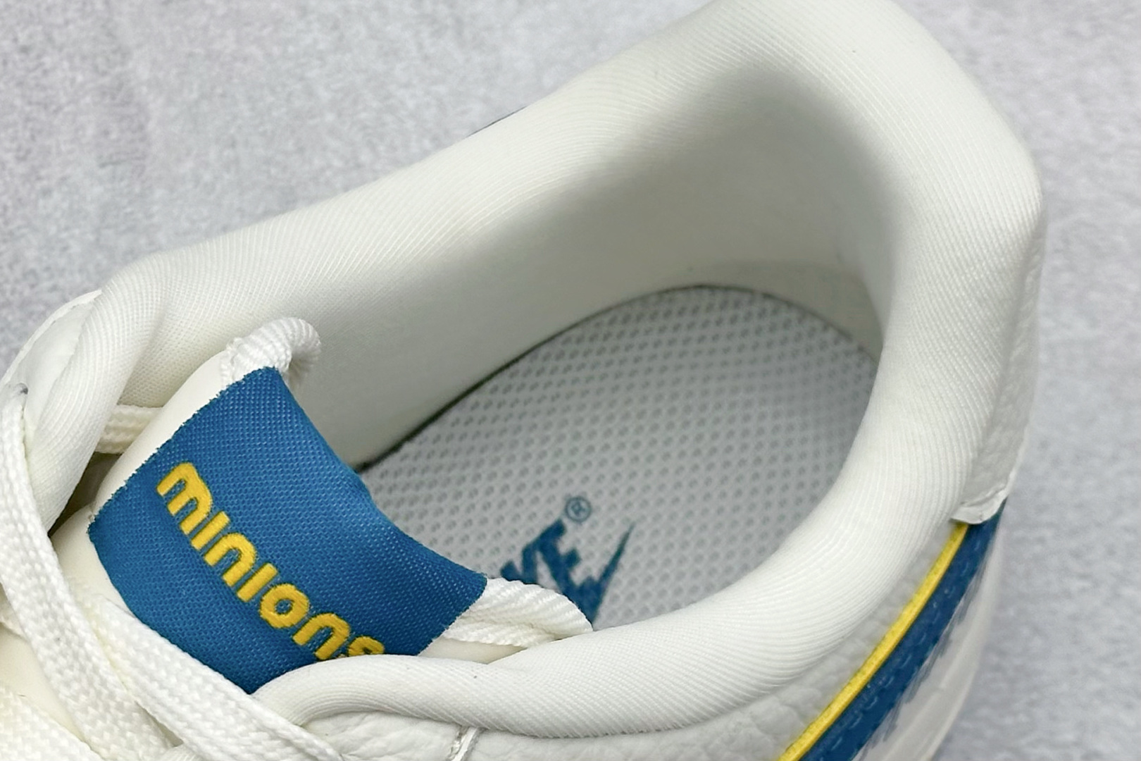 SC版Nike Air Force 1'07 Low 小黄人 白蓝金韵 空军一号低帮休闲板鞋 SC0601-566