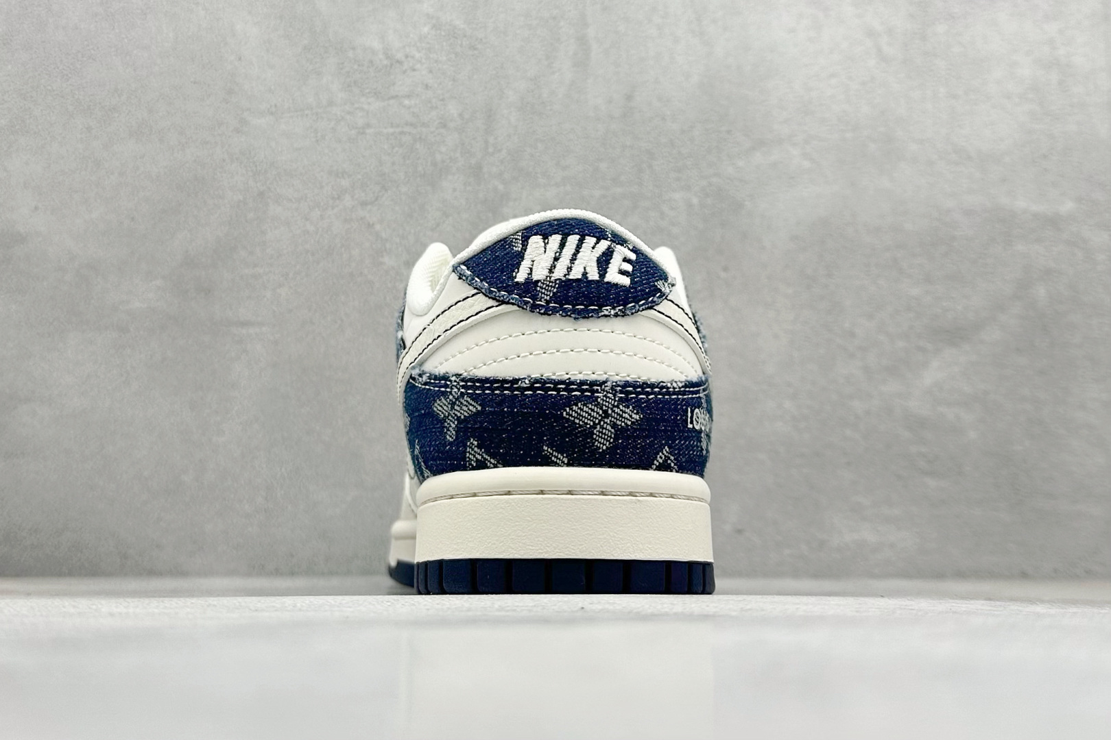 XC版Nike SB Dunk Low LV联名 蓝白勾 周年高端定制 低帮休闲板鞋  YX5066-375