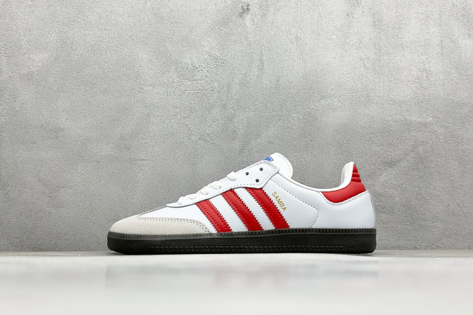 YH长青福利 AD Original Samba OG 复古经典轻便板鞋 带有装饰的超锁缝制和无缝的手感 柔软、柔软的皮革造型和标志性的3条纹完成了精致的外观 正规合身鞋带 鞋面上有绒面鞋垫 橡胶鞋底 享受正畸套筒软感 自50年代首次亮相以来就一直在赢得粉丝的青睐! 货号:IG1025-选品中心