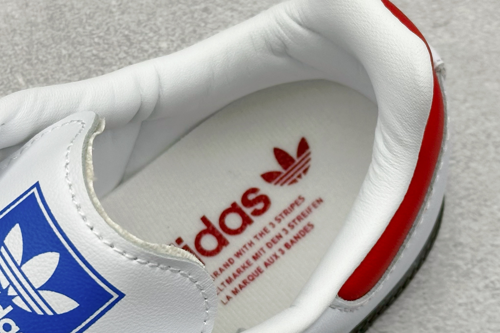 图片[8]-YH长青福利  AD Original Samba OG 复古经典轻便板鞋 带有装饰的超锁缝制和无缝的手感 柔软、柔软的皮革造型和标志性的3条纹完成了精致的外观 正规合身鞋带 鞋面上有绒面鞋垫 橡胶鞋底 享受正畸套筒软感 自50年代首次亮相以来就一直在赢得粉丝的青睐！ 货号：IG1025-选品中心