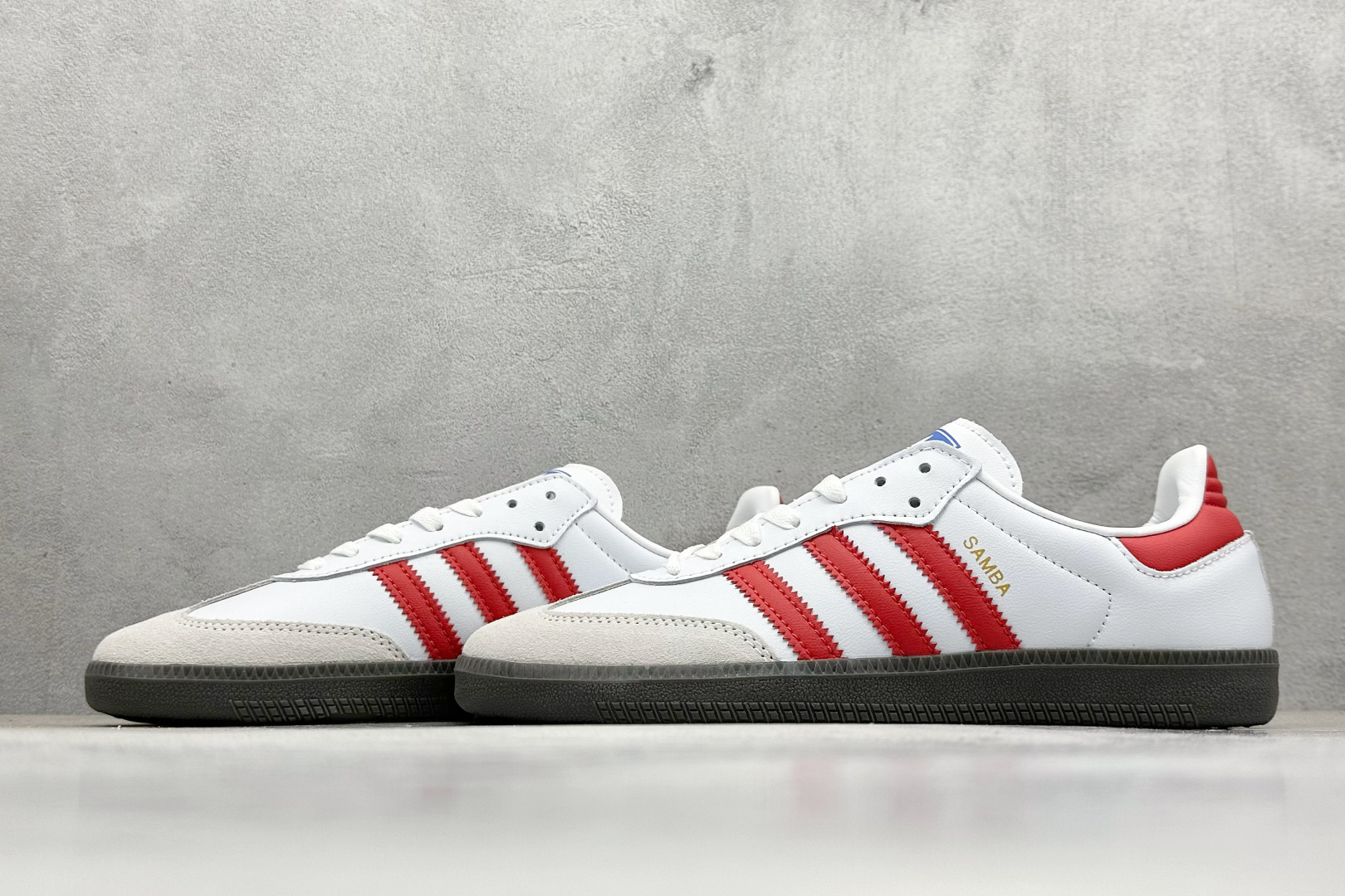 图片[5]-YH长青福利  AD Original Samba OG 复古经典轻便板鞋 带有装饰的超锁缝制和无缝的手感 柔软、柔软的皮革造型和标志性的3条纹完成了精致的外观 正规合身鞋带 鞋面上有绒面鞋垫 橡胶鞋底 享受正畸套筒软感 自50年代首次亮相以来就一直在赢得粉丝的青睐！ 货号：IG1025-选品中心