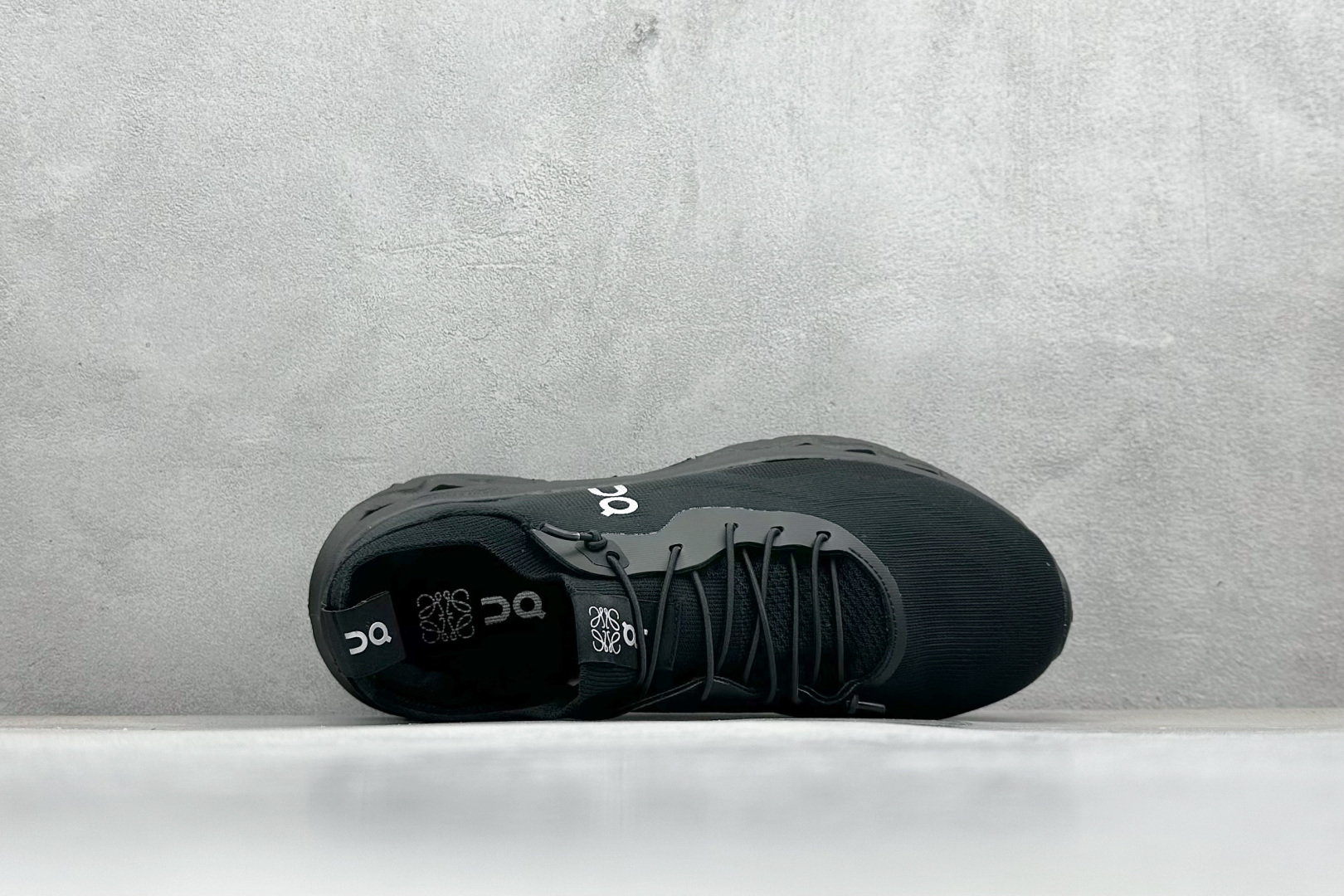 图片[3]-XD版Loewe x On昂跑Cloudtilt 罗意威 联名轻量运动休闲鞋 脚感很舒服，鞋底柔软且包裹性好，上脚显腿长，不用系鞋带很方便～ 不管休闲还是运动都很百搭。 尺码：36-45-选品中心