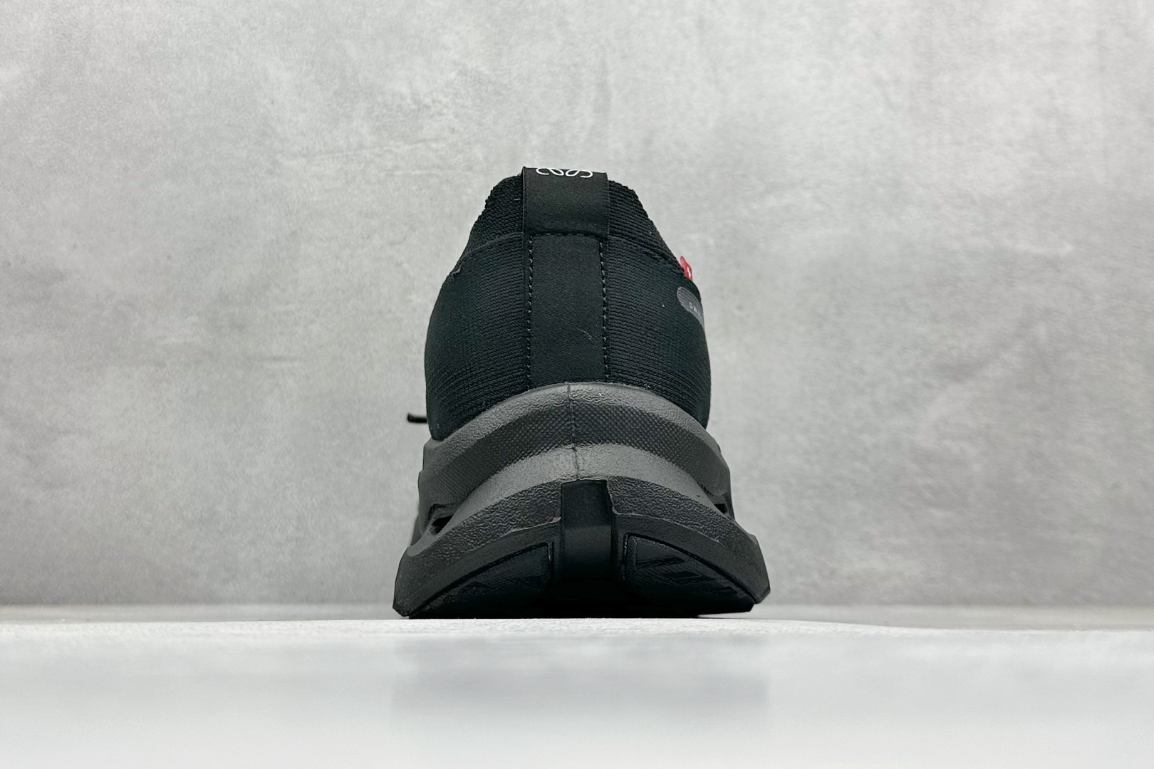 图片[6]-XD版Loewe x On昂跑Cloudtilt 罗意威 联名轻量运动休闲鞋 脚感很舒服，鞋底柔软且包裹性好，上脚显腿长，不用系鞋带很方便～ 不管休闲还是运动都很百搭。 尺码：36-45-选品中心