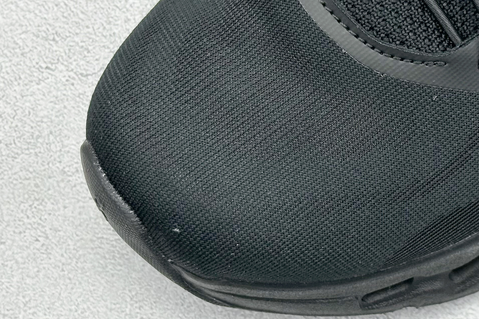 图片[7]-XD版Loewe x On昂跑Cloudtilt 罗意威 联名轻量运动休闲鞋 脚感很舒服，鞋底柔软且包裹性好，上脚显腿长，不用系鞋带很方便～ 不管休闲还是运动都很百搭。 尺码：36-45-选品中心