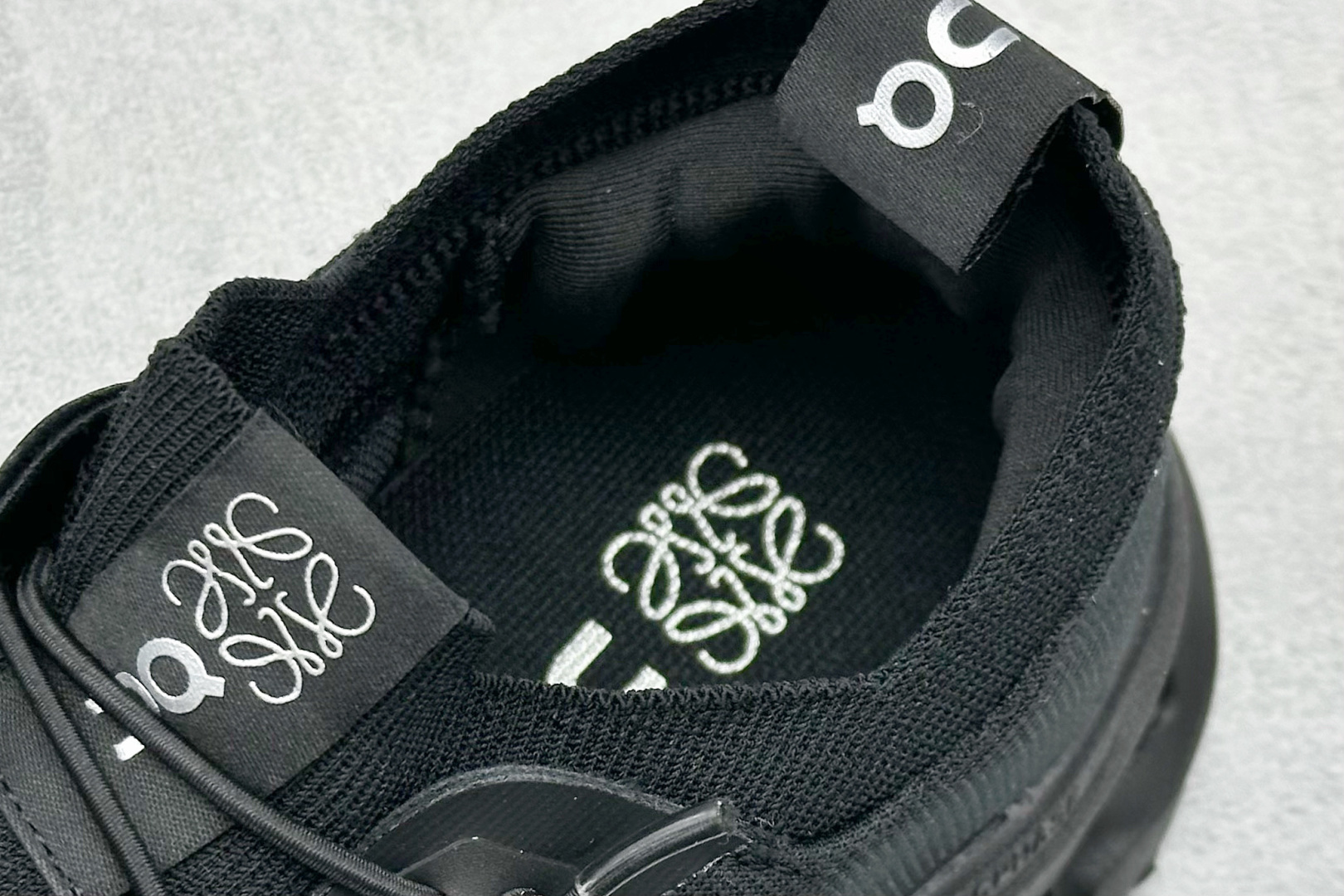 图片[8]-XD版Loewe x On昂跑Cloudtilt 罗意威 联名轻量运动休闲鞋 脚感很舒服，鞋底柔软且包裹性好，上脚显腿长，不用系鞋带很方便～ 不管休闲还是运动都很百搭。 尺码：36-45-选品中心