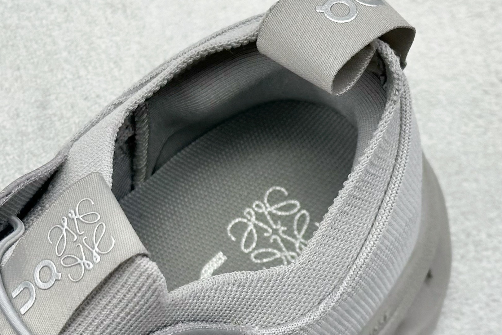 图片[8]-XD版Loewe x On昂跑Cloudtilt 罗意威 联名轻量运动休闲鞋 脚感很舒服，鞋底柔软且包裹性好，上脚显腿长，不用系鞋带很方便～ 不管休闲还是运动都很百搭。 尺码：36-45-选品中心