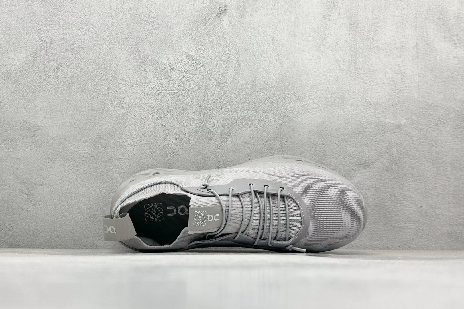 图片[3]-XD版Loewe x On昂跑Cloudtilt 罗意威 联名轻量运动休闲鞋 脚感很舒服，鞋底柔软且包裹性好，上脚显腿长，不用系鞋带很方便～ 不管休闲还是运动都很百搭。 尺码：36-45-选品中心