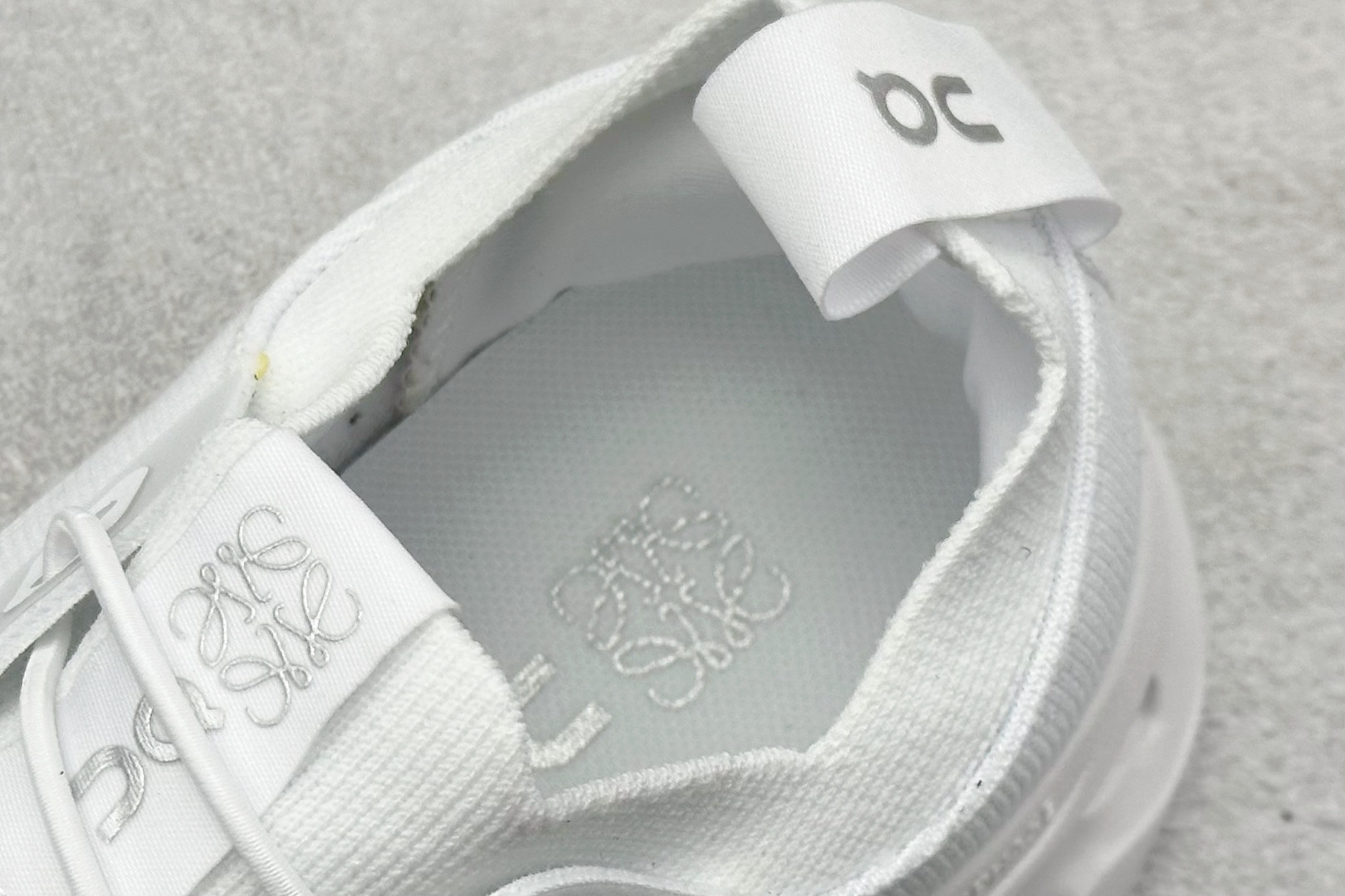 图片[8]-XD版Loewe x On昂跑Cloudtilt 罗意威 联名轻量运动休闲鞋 脚感很舒服，鞋底柔软且包裹性好，上脚显腿长，不用系鞋带很方便～ 不管休闲还是运动都很百搭。 尺码：36-45-选品中心