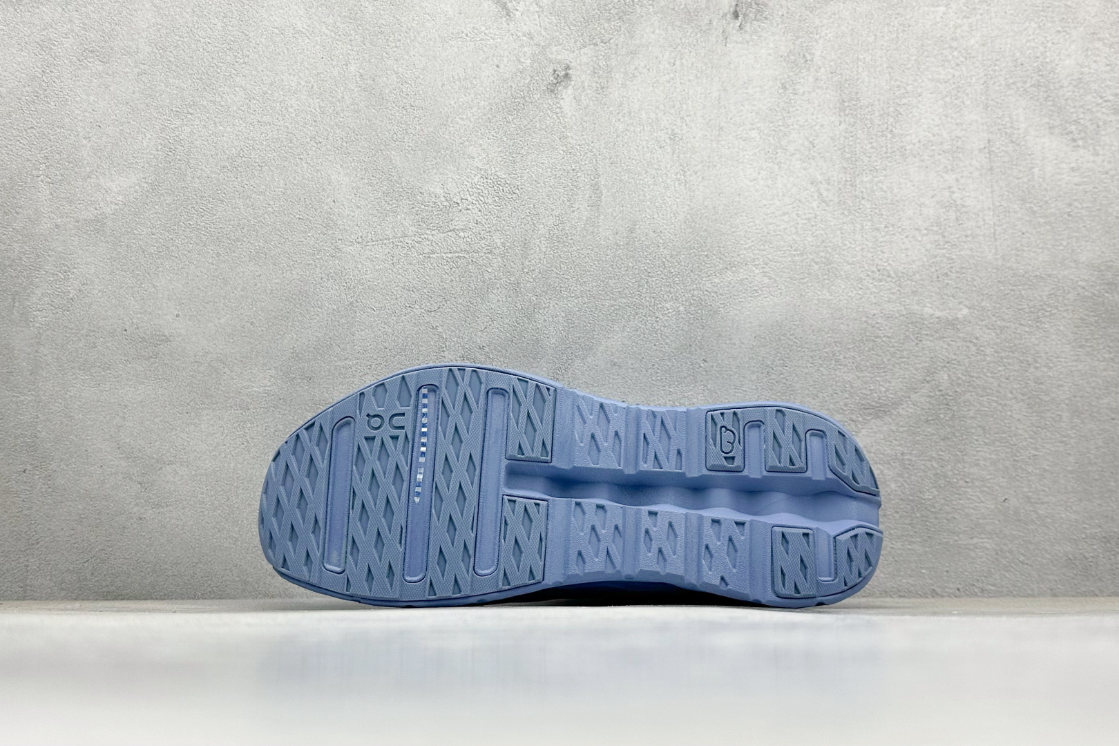 图片[4]-XD版Loewe x On昂跑Cloudtilt 罗意威 联名轻量运动休闲鞋 脚感很舒服，鞋底柔软且包裹性好，上脚显腿长，不用系鞋带很方便～ 不管休闲还是运动都很百搭。 尺码：36-45-选品中心