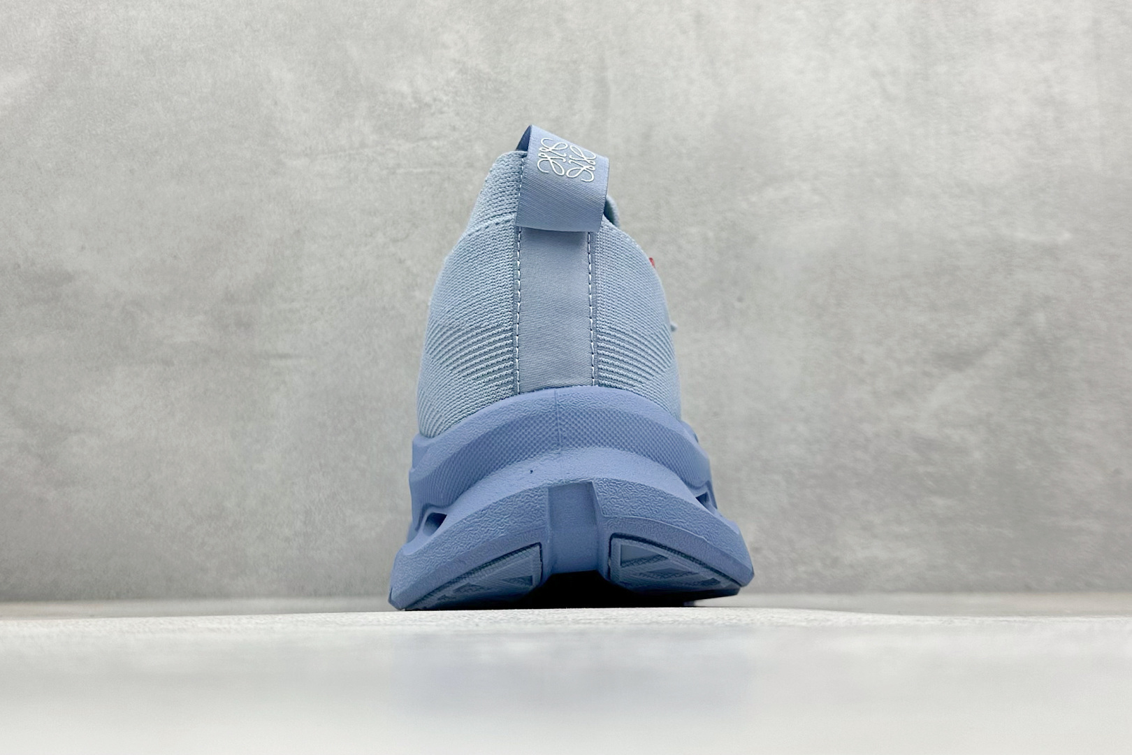 图片[6]-XD版Loewe x On昂跑Cloudtilt 罗意威 联名轻量运动休闲鞋 脚感很舒服，鞋底柔软且包裹性好，上脚显腿长，不用系鞋带很方便～ 不管休闲还是运动都很百搭。 尺码：36-45-选品中心