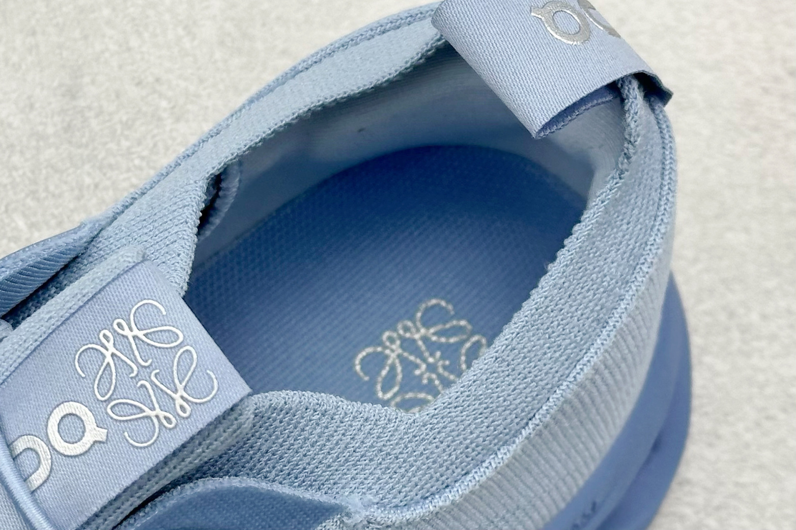 图片[8]-XD版Loewe x On昂跑Cloudtilt 罗意威 联名轻量运动休闲鞋 脚感很舒服，鞋底柔软且包裹性好，上脚显腿长，不用系鞋带很方便～ 不管休闲还是运动都很百搭。 尺码：36-45-选品中心