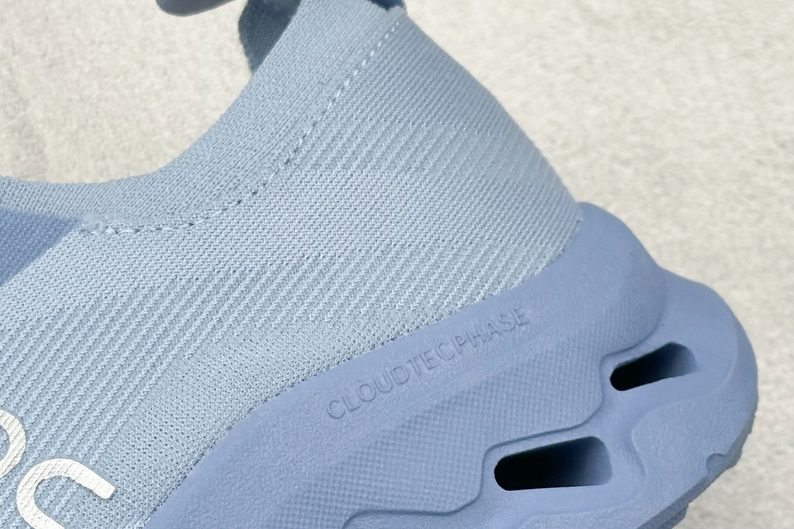 图片[9]-XD版Loewe x On昂跑Cloudtilt 罗意威 联名轻量运动休闲鞋 脚感很舒服，鞋底柔软且包裹性好，上脚显腿长，不用系鞋带很方便～ 不管休闲还是运动都很百搭。 尺码：36-45-选品中心