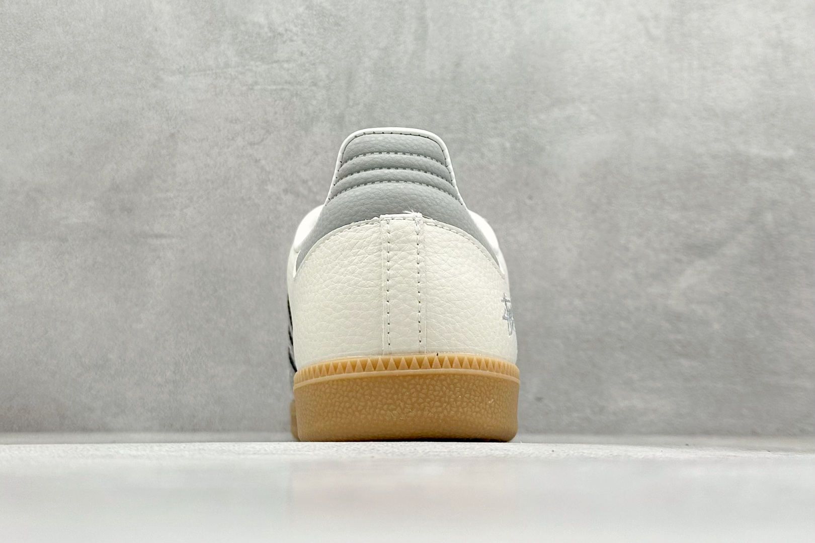 adidoriginals Samba OG x Stussy 灰白 桑巴舞系列复古经典轻便板鞋  XR0013