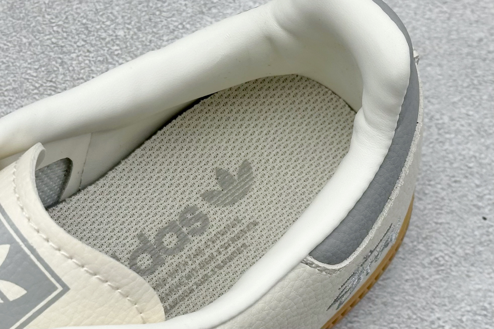adidoriginals Samba OG x Stussy 灰白 桑巴舞系列复古经典轻便板鞋  XR0013