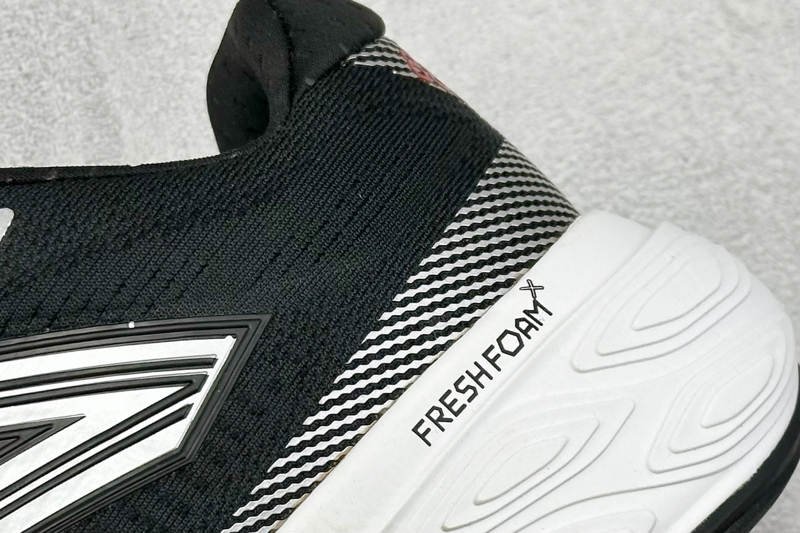 新百伦New Balance W880系列舒适缓震跑步鞋 复古老爹风休闲运动慢跑鞋 M880X15