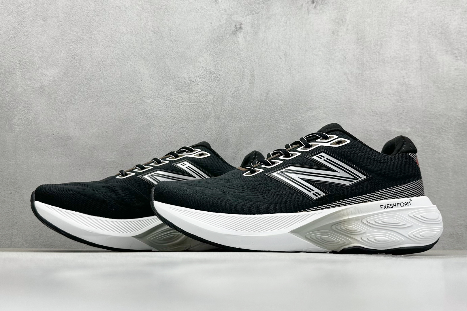 新百伦New Balance W880系列舒适缓震跑步鞋 复古老爹风休闲运动慢跑鞋 M880X15