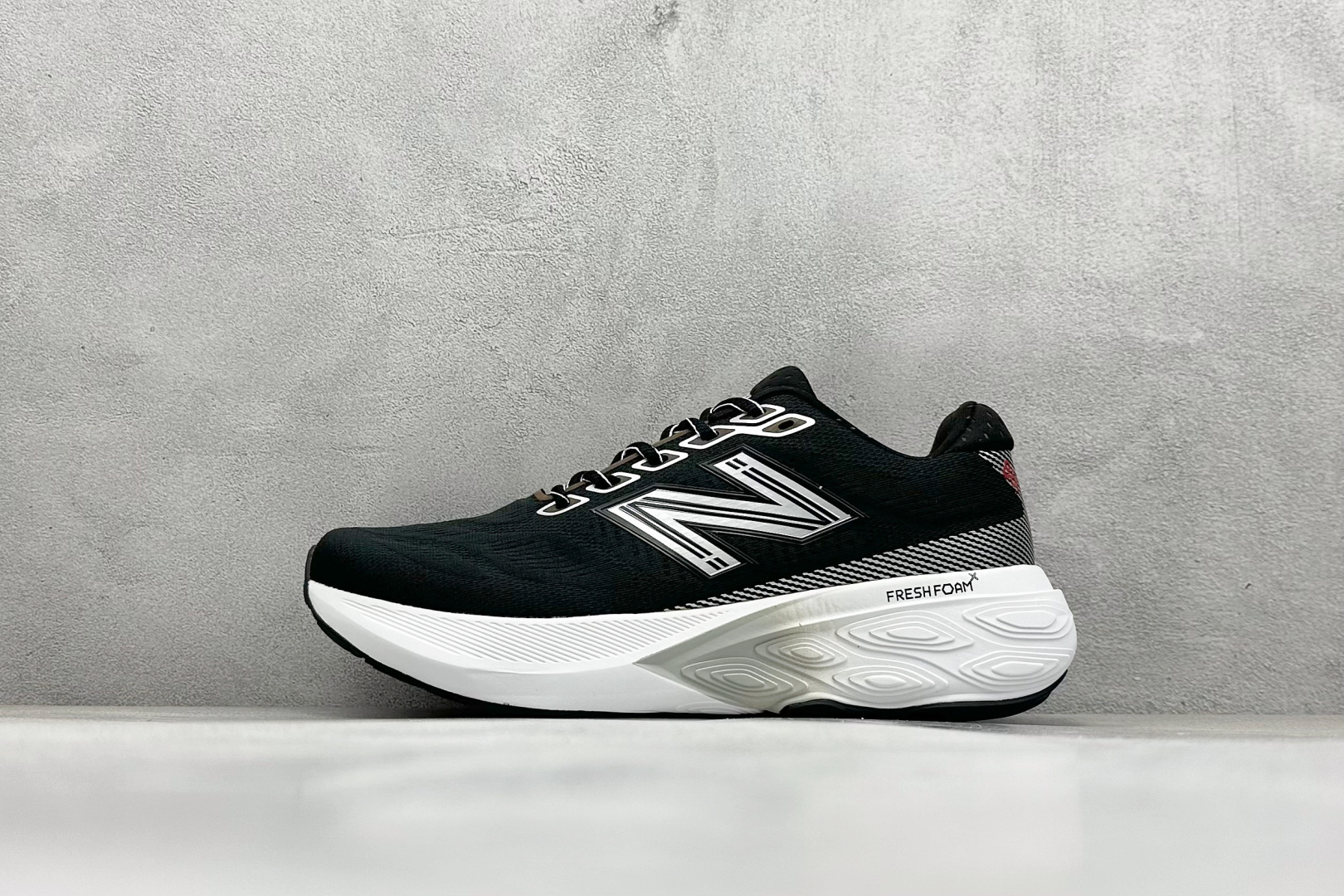 新百伦New Balance W880系列舒适缓震跑步鞋 复古老爹风休闲运动慢跑鞋 M880X15