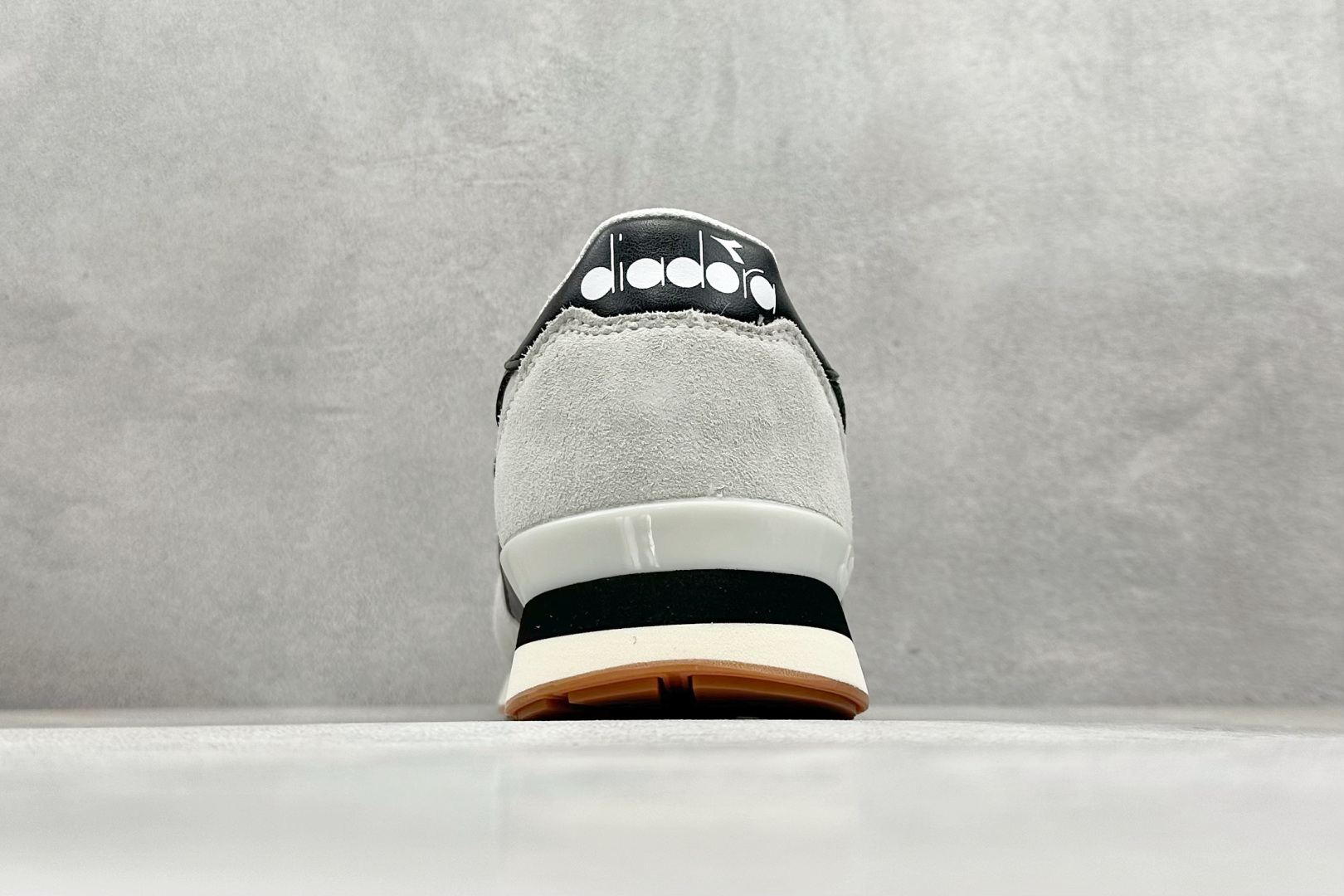 Diadora Camaro 迪亚多织物牛反绒复古跑鞋