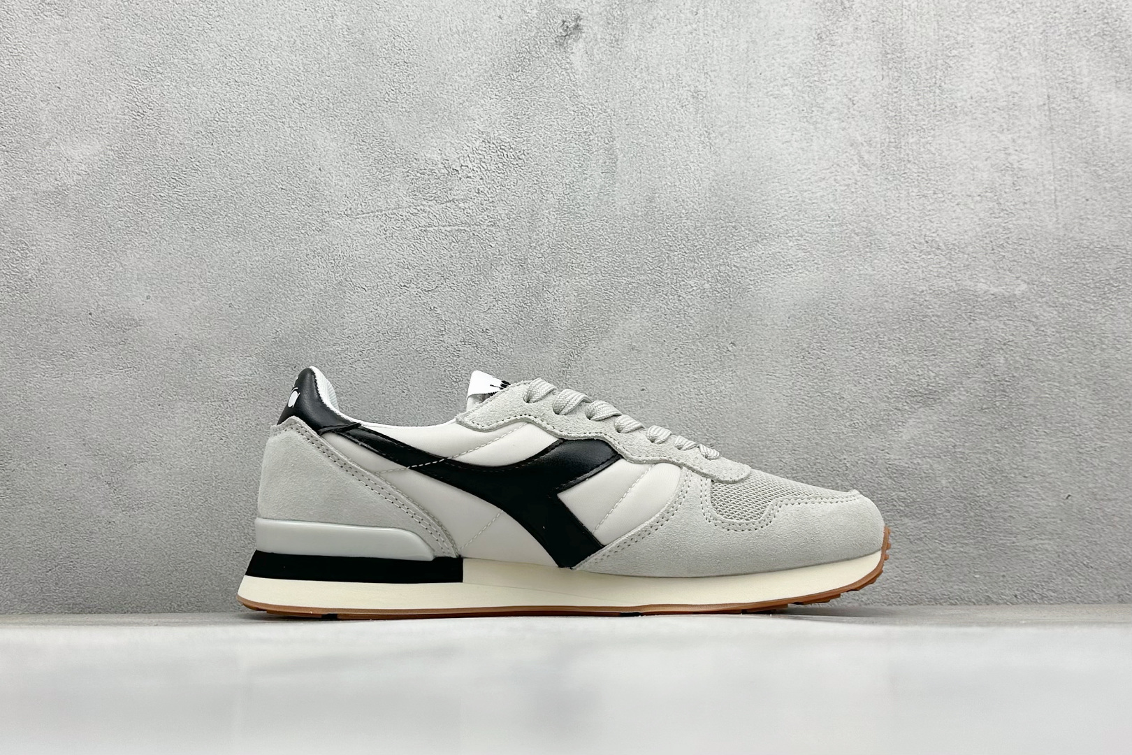 Diadora Camaro 迪亚多织物牛反绒复古跑鞋
